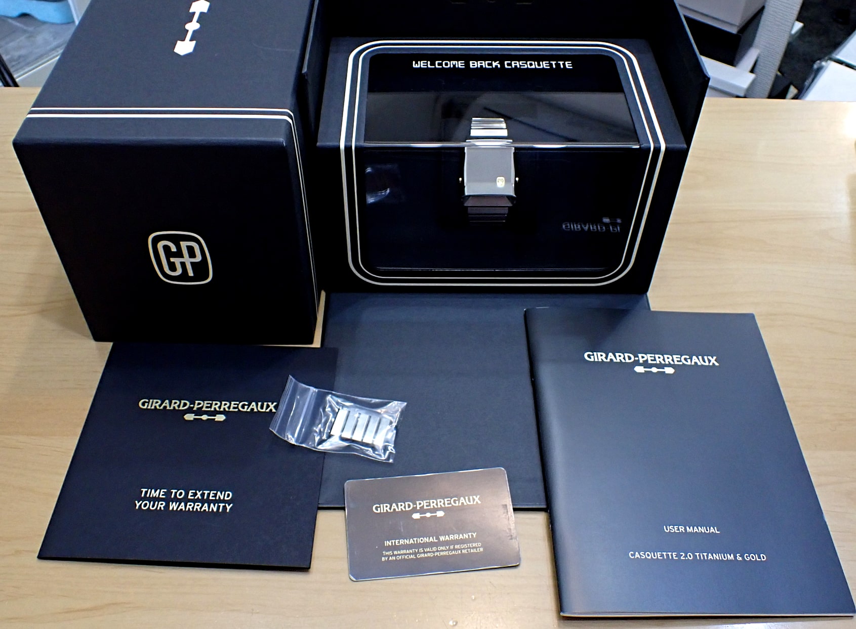 GIRARD PERREGAUX/ジラールペルゴ キャスケット Ref.39800-21-3199-6CM 世界限定820本 チタン製
