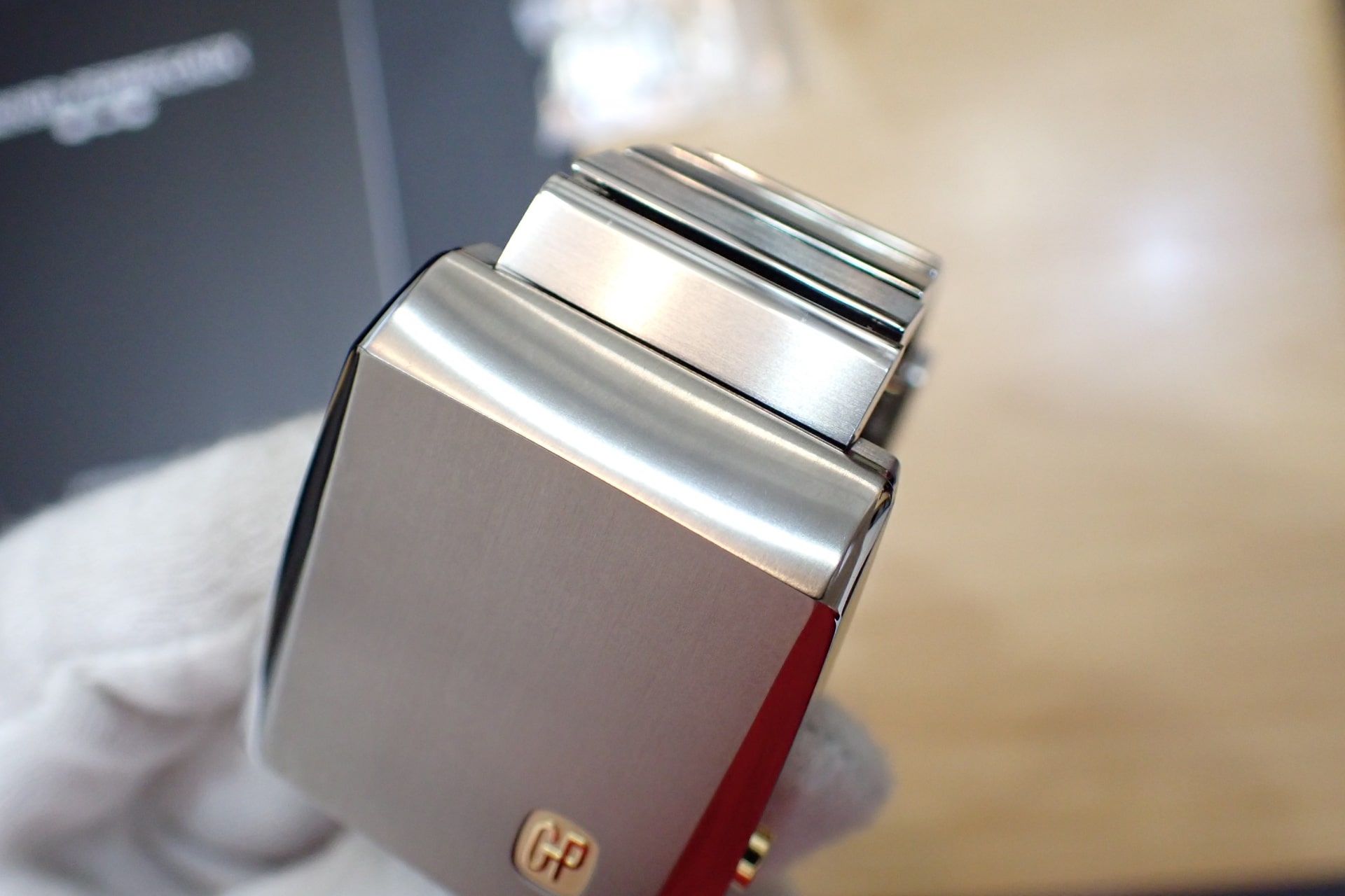 GIRARD PERREGAUX/ジラールペルゴ キャスケット Ref.39800-21-3199-6CM 世界限定820本 チタン製