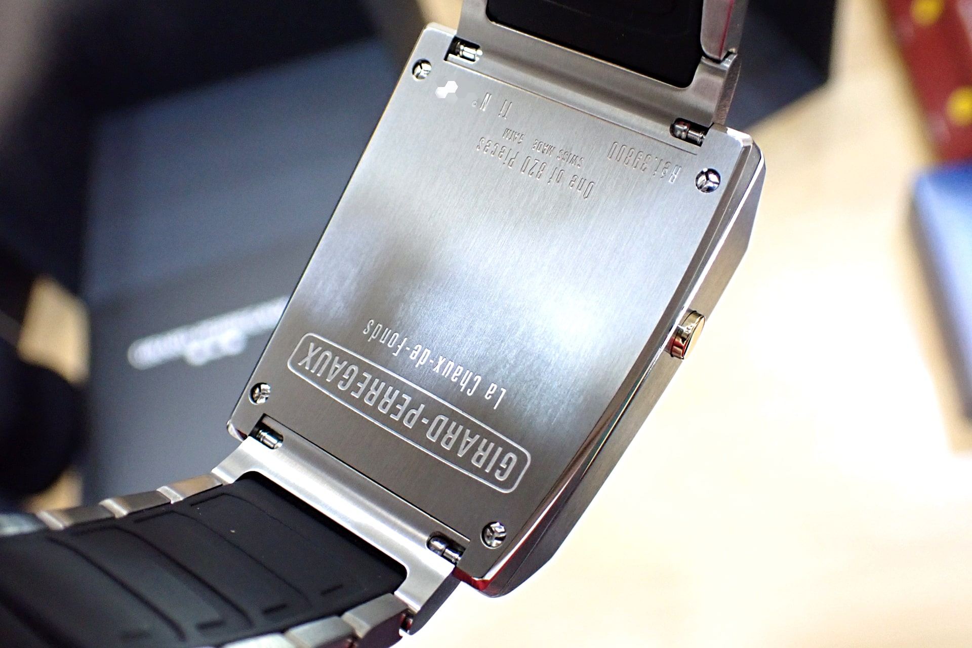 GIRARD PERREGAUX/ジラールペルゴ キャスケット Ref.39800-21-3199-6CM 世界限定820本 チタン製