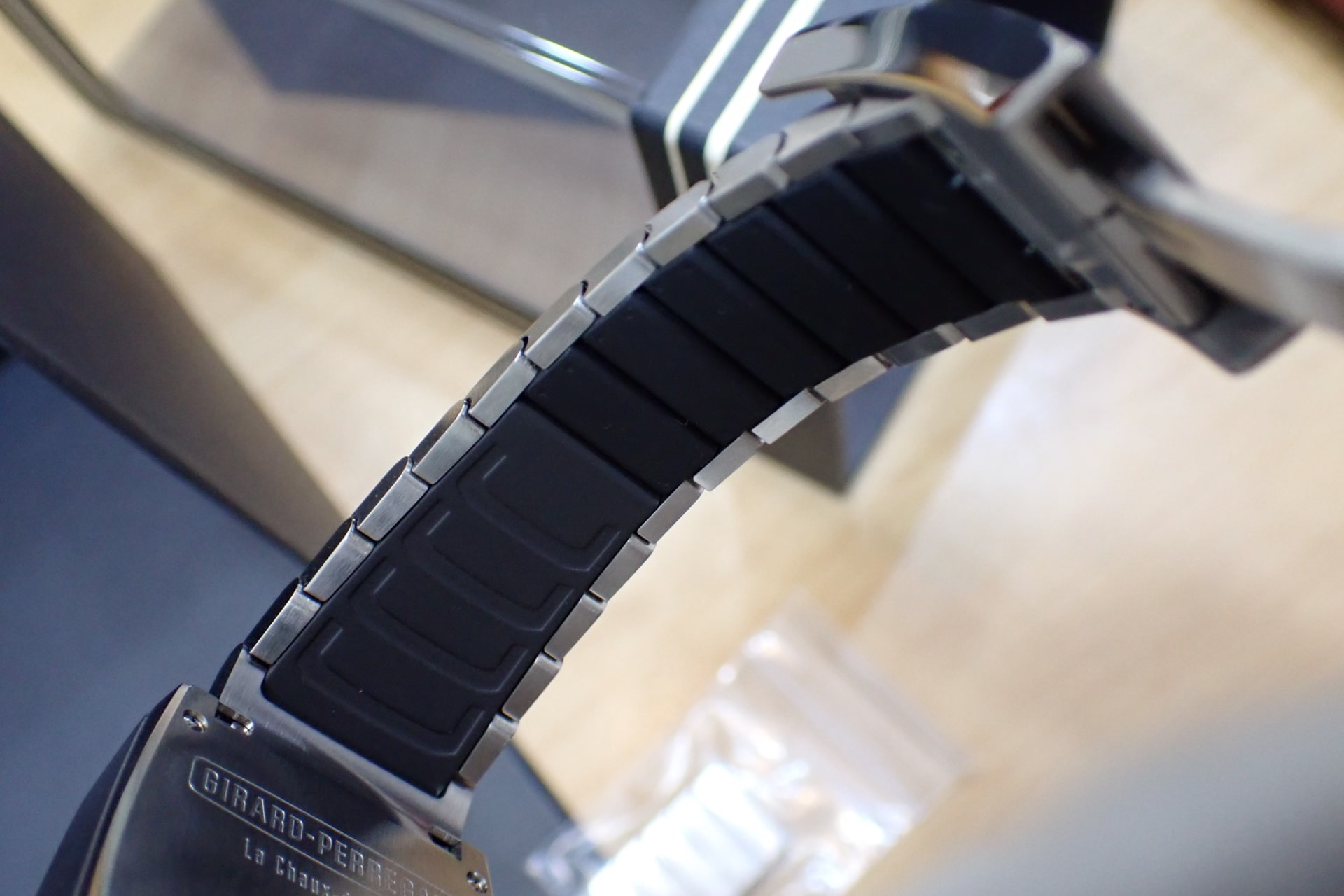 GIRARD PERREGAUX/ジラールペルゴ キャスケット Ref.39800-21-3199-6CM 世界限定820本 チタン製