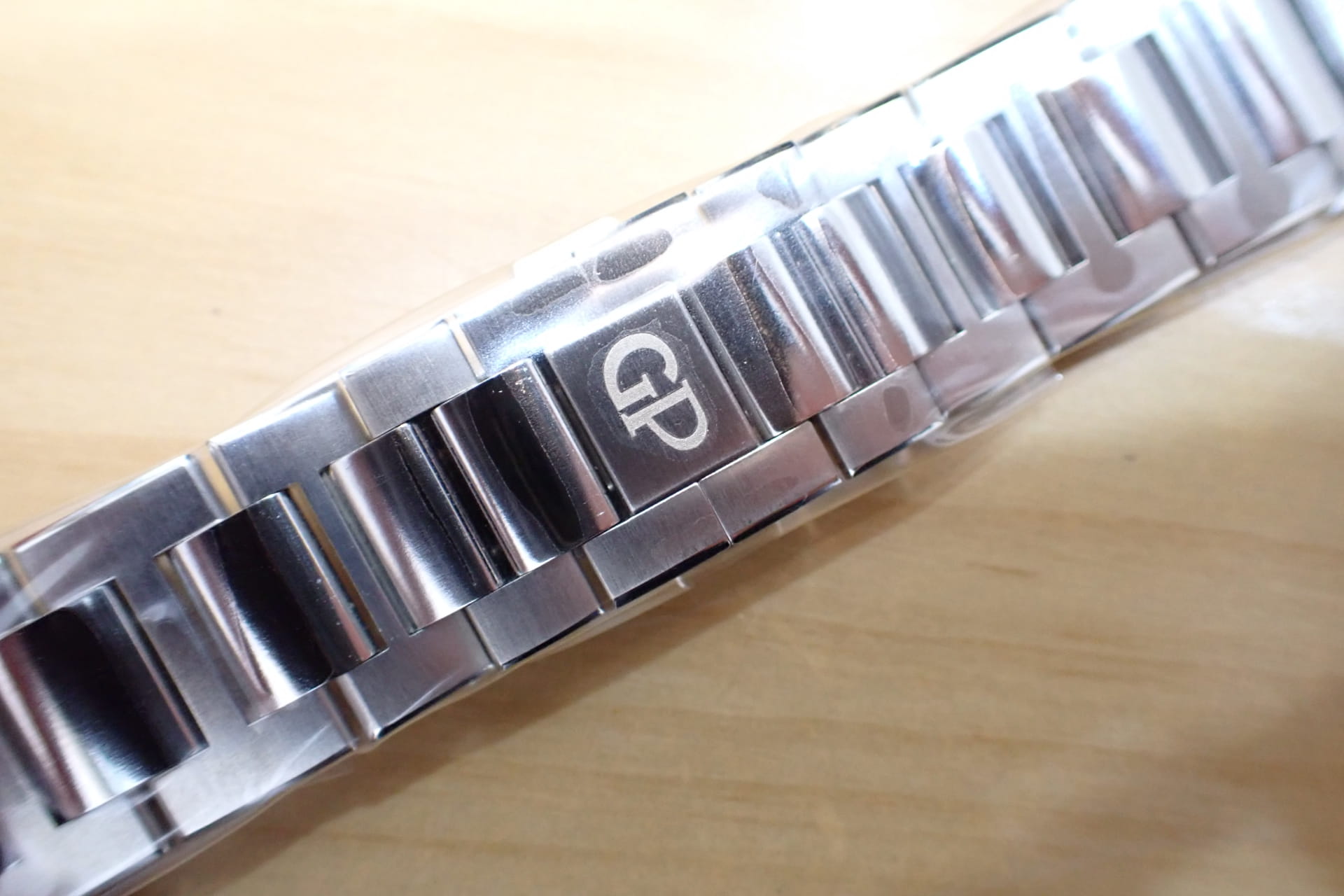 GIRARD PERREGAUX/ジラールペルゴ ロレアート 42mm クロノグラフ Ref.81020-11-131-11A シルバー文字盤