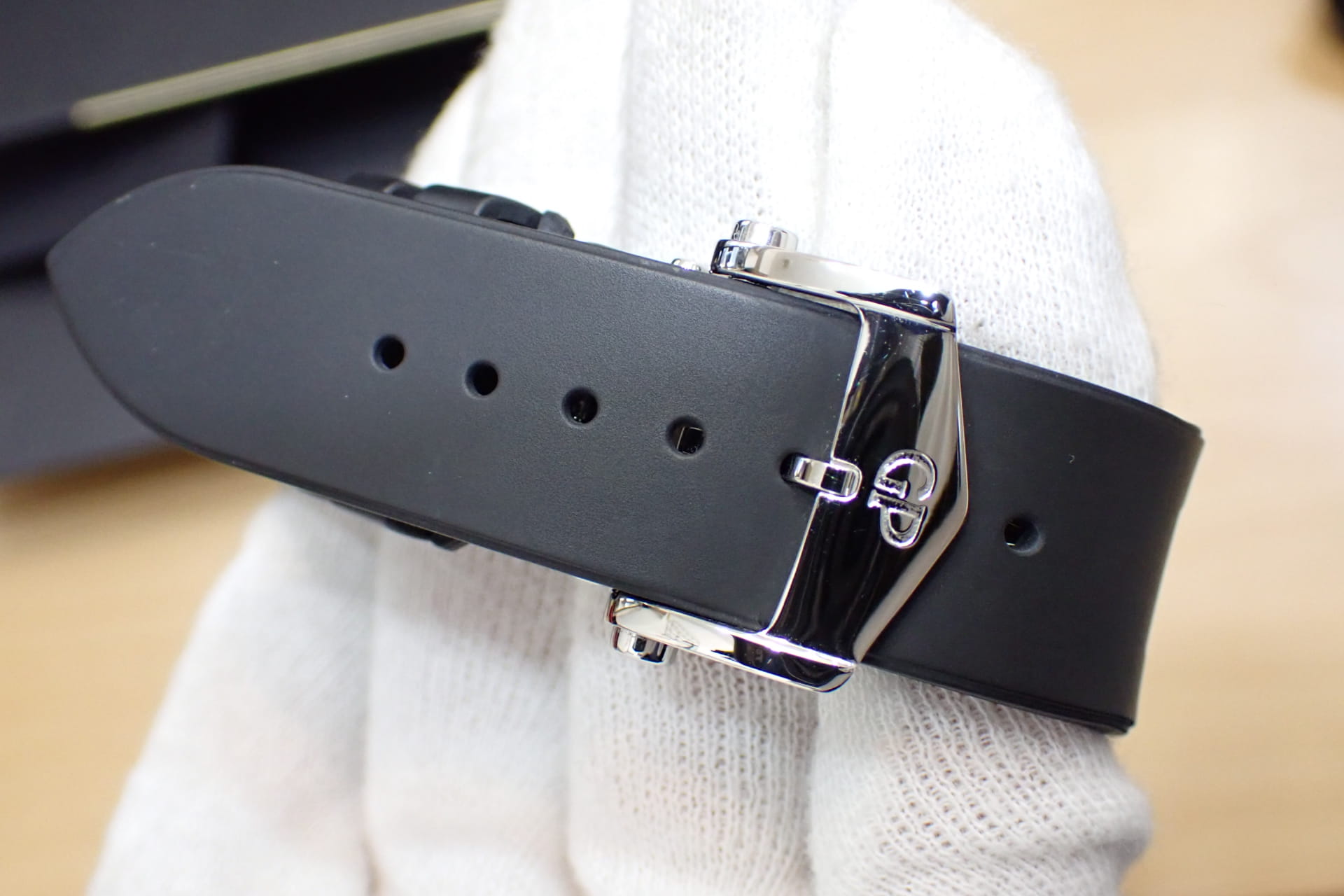 GIRARD PERREGAUX/ジラールペルゴ ロレアート 42mm クロノグラフ Ref.81020-11-131-11A シルバー文字盤