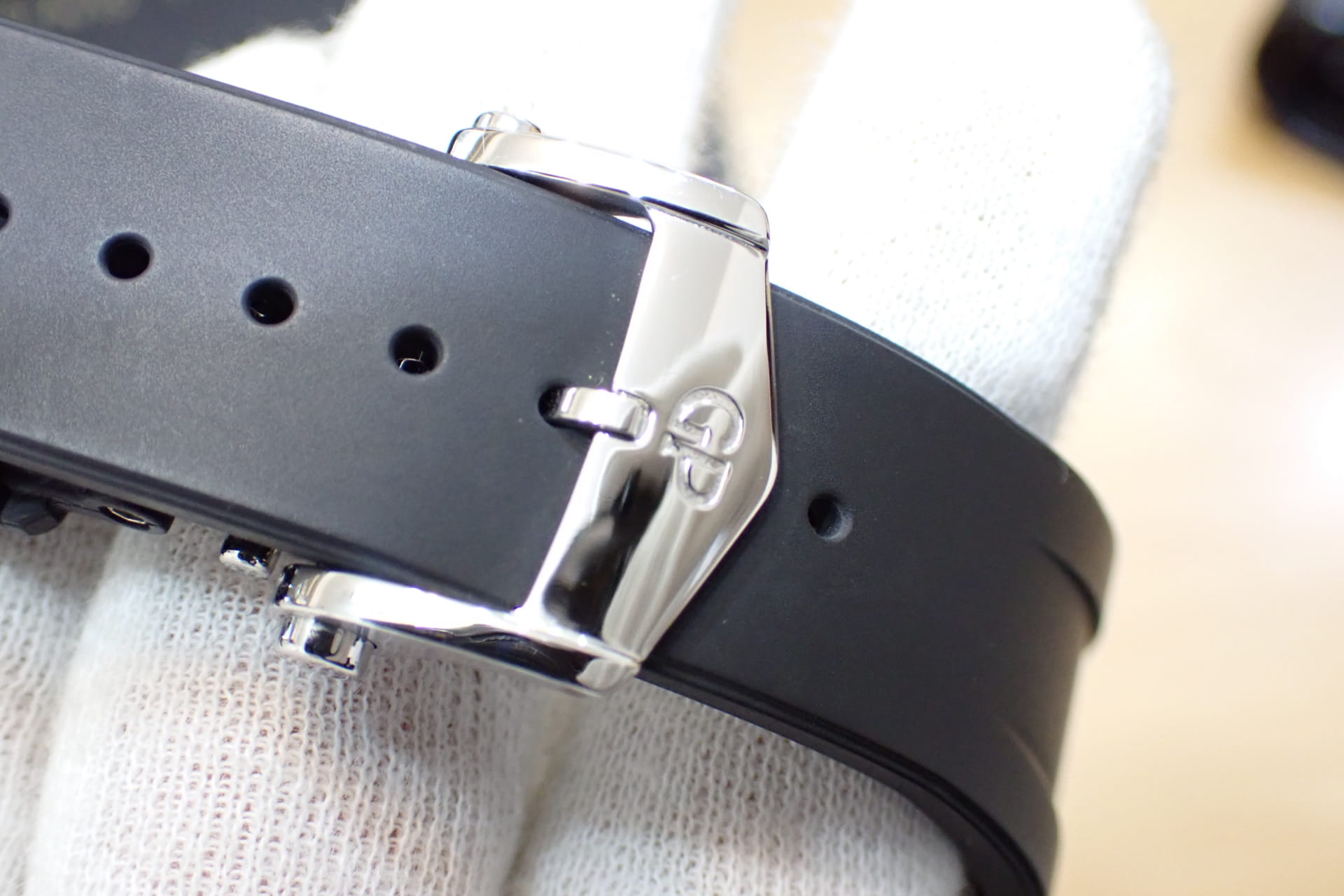 GIRARD PERREGAUX/ジラールペルゴ ロレアート 42mm クロノグラフ Ref.81020-11-131-11A シルバー文字盤