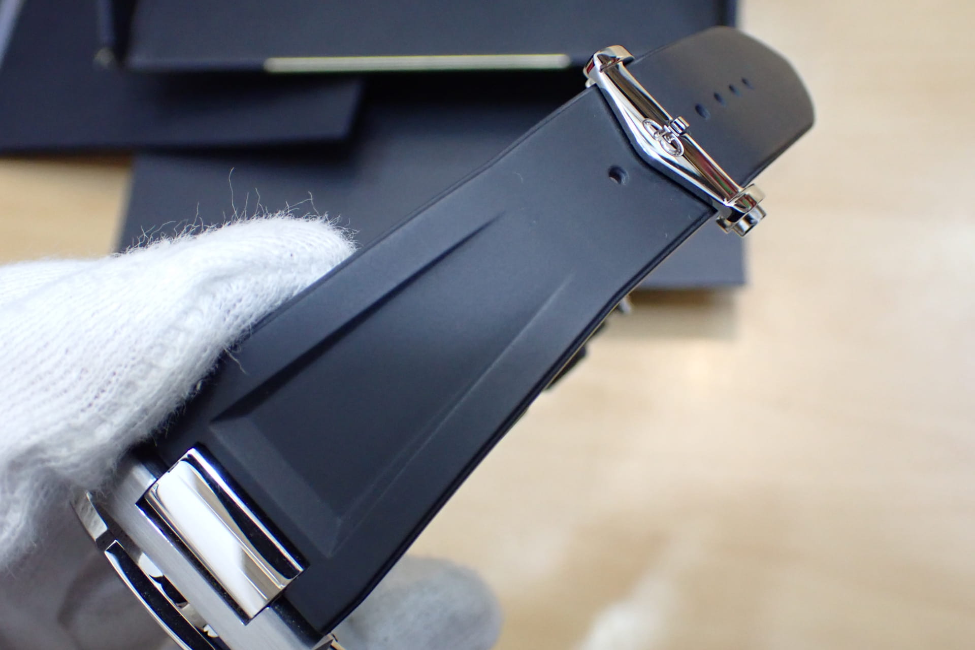 GIRARD PERREGAUX/ジラールペルゴ ロレアート 42mm クロノグラフ Ref.81020-11-131-11A シルバー文字盤