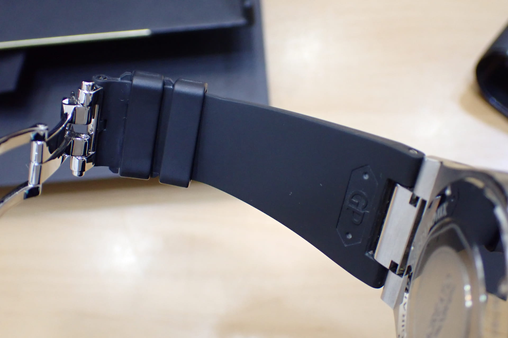 GIRARD PERREGAUX/ジラールペルゴ ロレアート 42mm クロノグラフ Ref.81020-11-131-11A シルバー文字盤