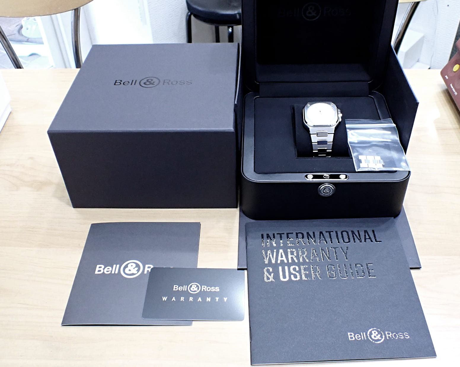 BELL&ROSS/ベル&ロス BR-05 マザーオブパール文字盤 Ref.BR05A-S-MP-ST/SST