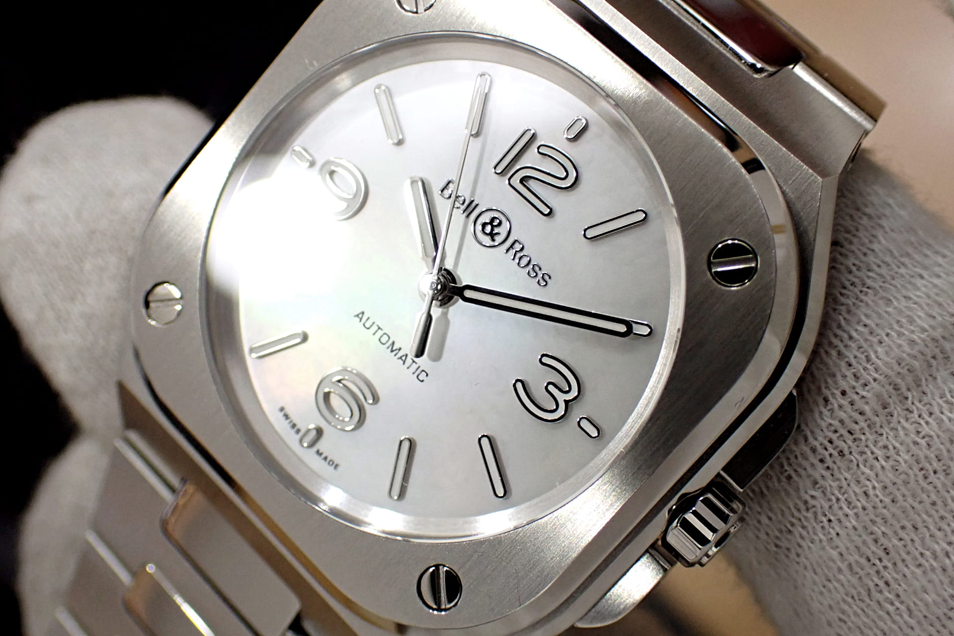 BELL&ROSS/ベル&ロス BR-05 マザーオブパール文字盤 Ref.BR05A-S-MP-ST/SST