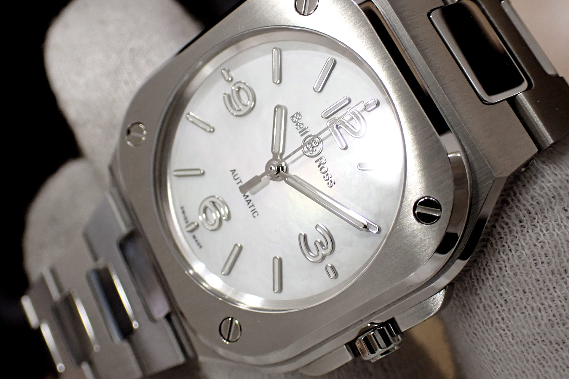 BELL&ROSS/ベル&ロス BR-05 マザーオブパール文字盤 Ref.BR05A-S-MP-ST/SST