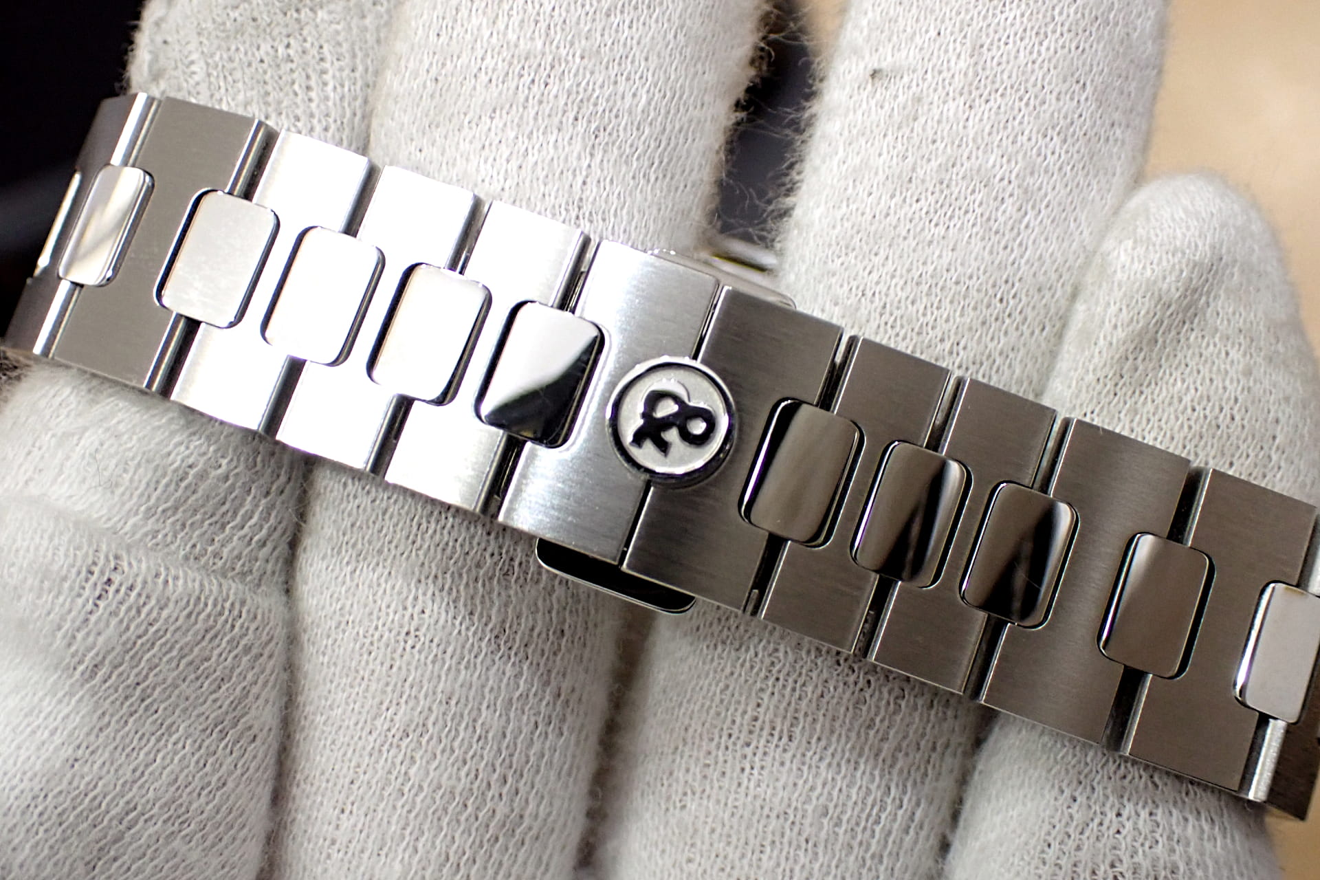 BELL&ROSS/ベル&ロス BR-05 マザーオブパール文字盤 Ref.BR05A-S-MP-ST/SST