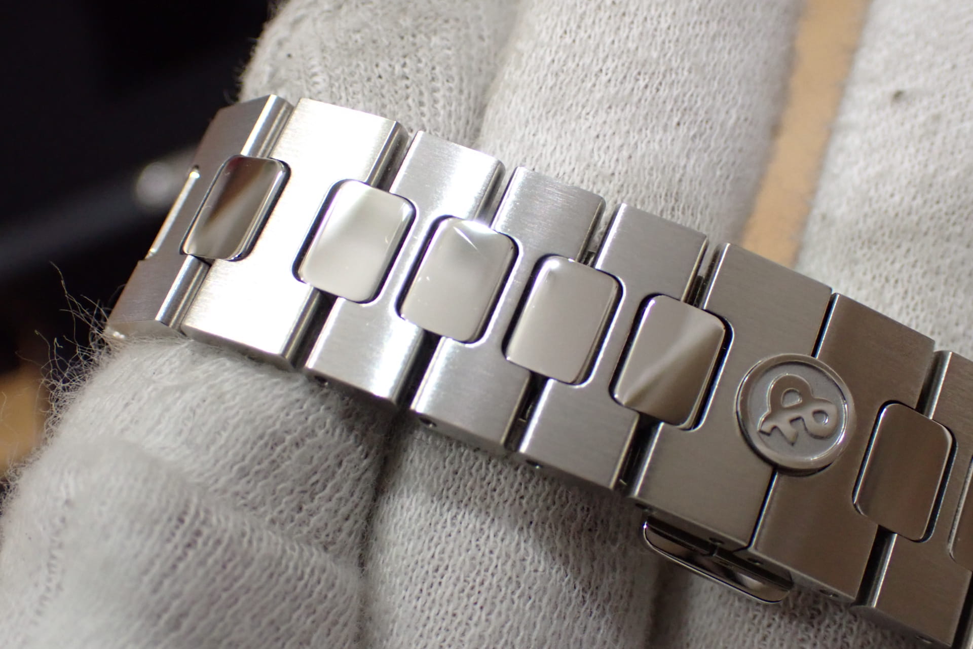 BELL&ROSS/ベル&ロス BR-05 マザーオブパール文字盤 Ref.BR05A-S-MP-ST/SST