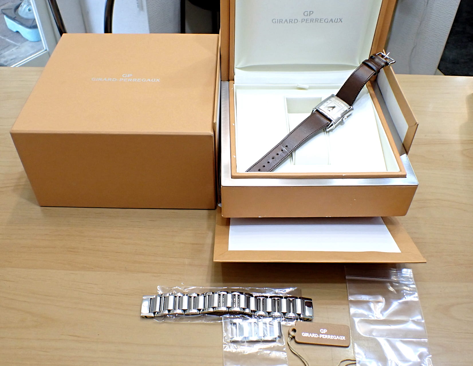 GIRARD PERREGAUX/ジラール ペルゴ ヴィンテージ1945 Ref.25930.1.11.105S