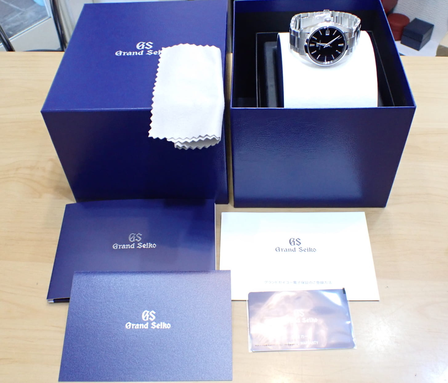 GrandSeiko/グランドセイコー ヘリテージコレクション 9F85クォーツ Ref.SBGP011 ブラック 保護シール付き