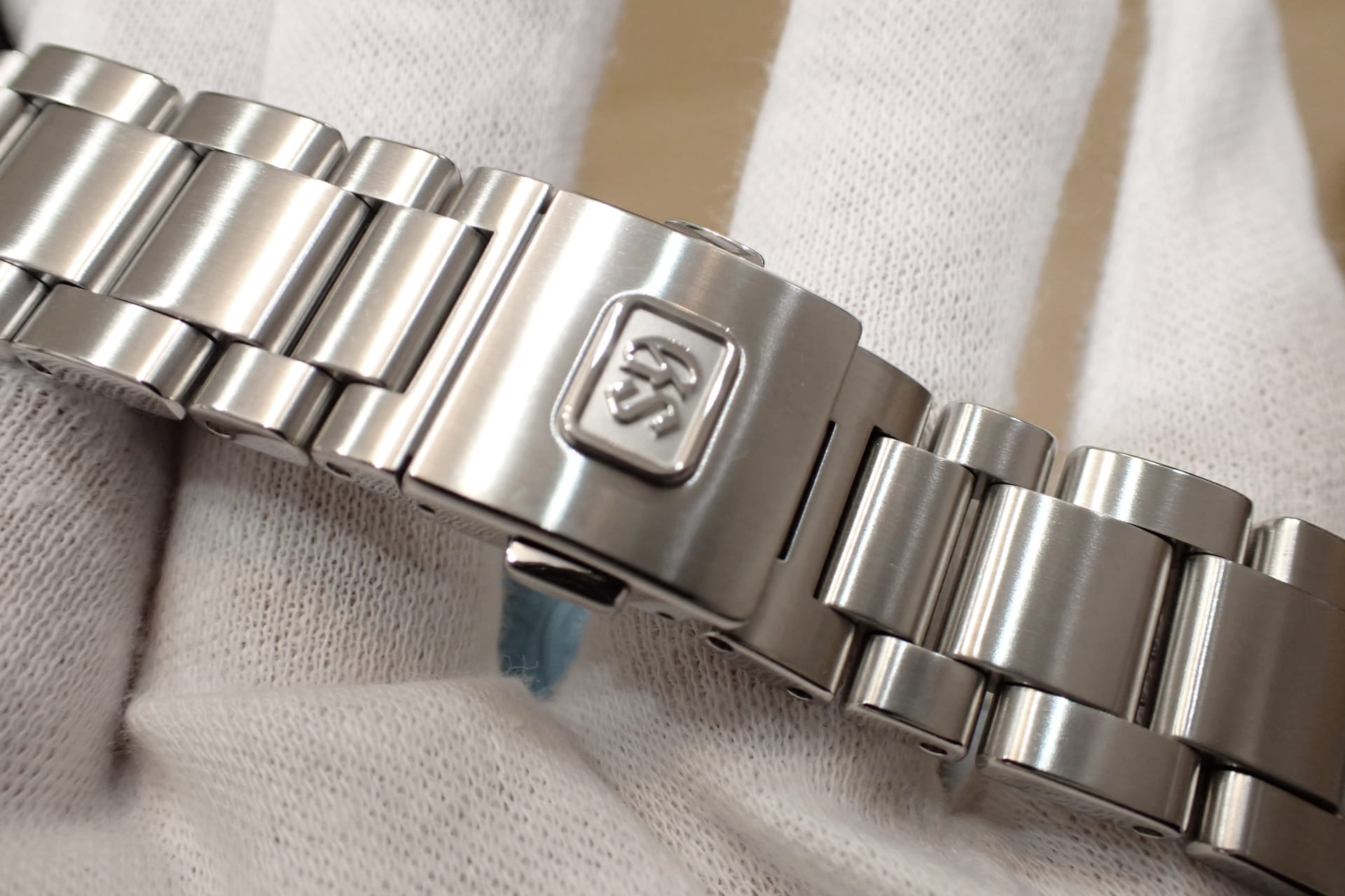 GrandSeiko/グランドセイコー ヘリテージコレクション 9F85クォーツ Ref.SBGP011 ブラック 保護シール付き