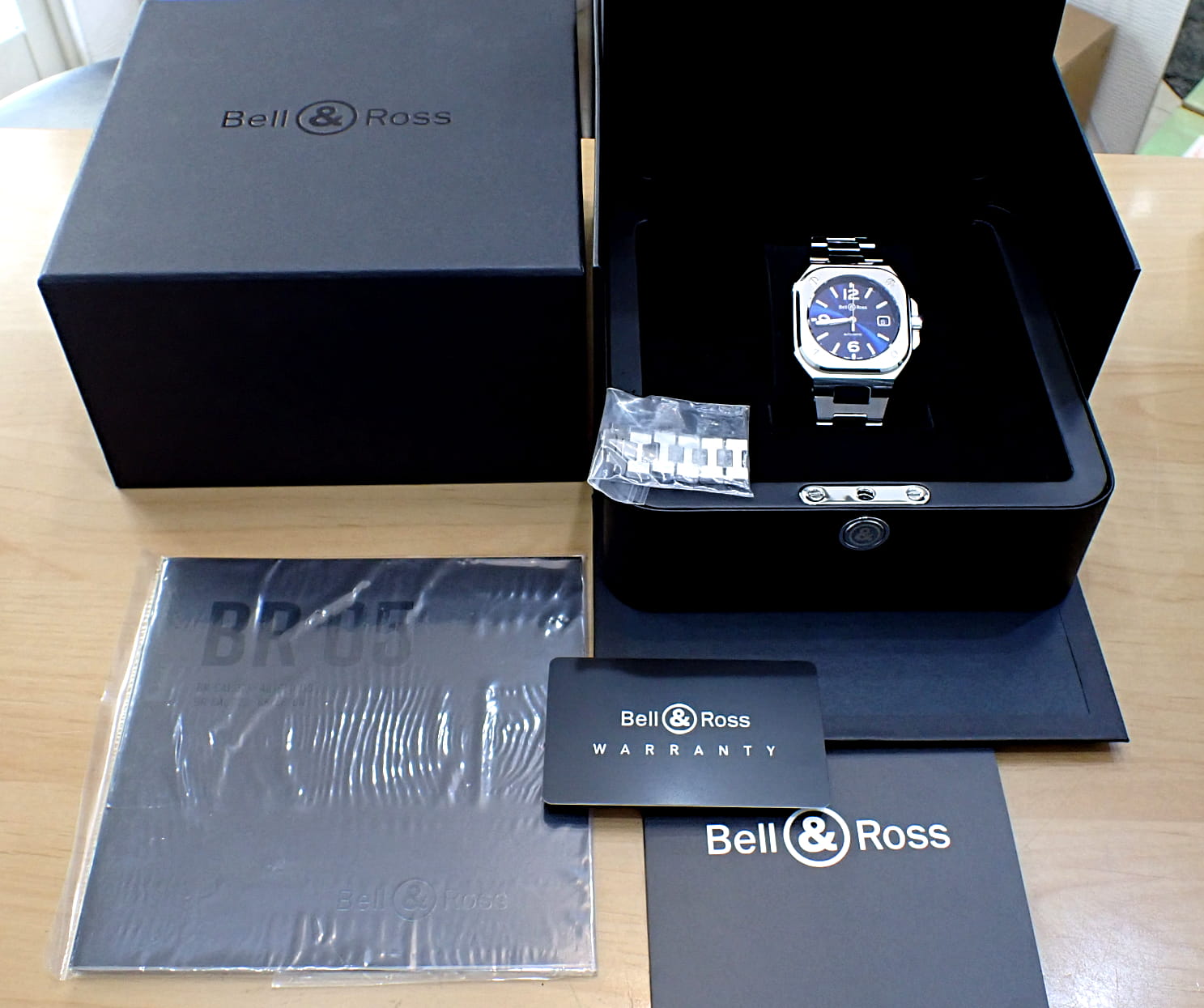 Bell&Ross/ベル&ロス BR05 ネイビー文字盤 Ref.BR05A-BLU-ST/SST