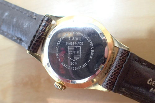 オリスの手巻き時計、7305の裏蓋