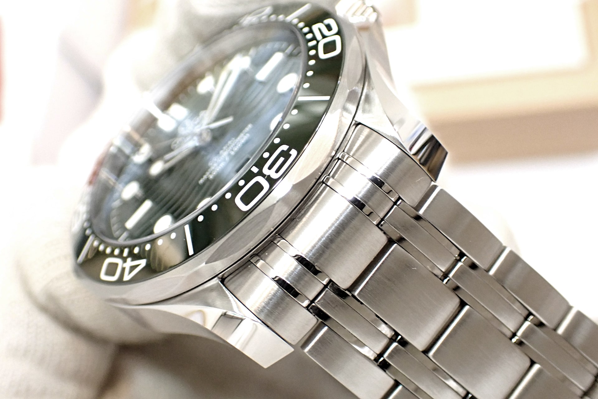 オメガ/OMEGA シーマスター ダイバー300m コーアクシャル マスタークロノメーター Ref.210.30.42.20.10.001 グリーン文字盤