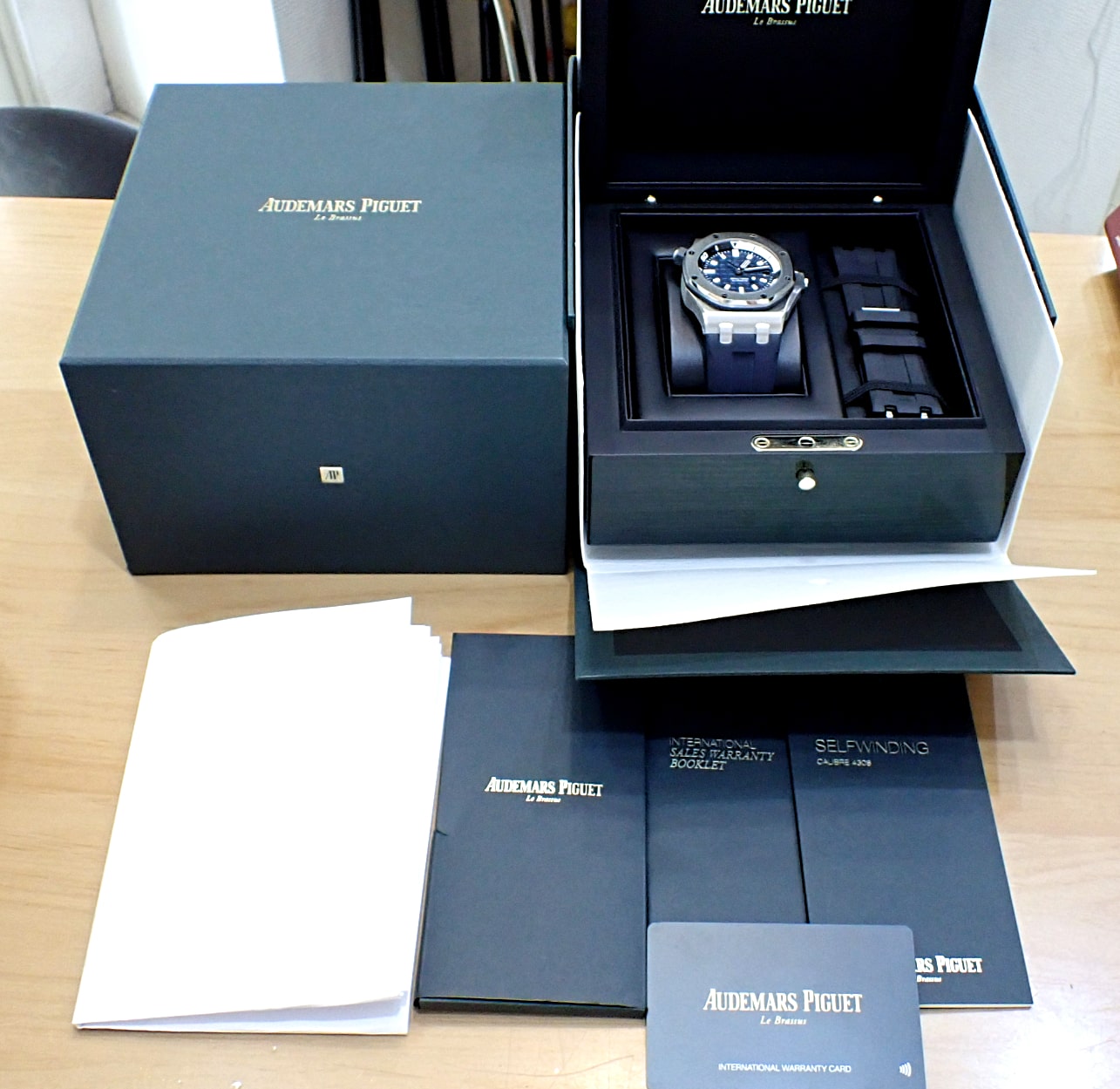 AUDEMARS PIGUET/オーデマピゲ ロイヤルオーク オフショア ダイバー　Ref.15720ST.OO.A027CA.01　ブルー文字盤