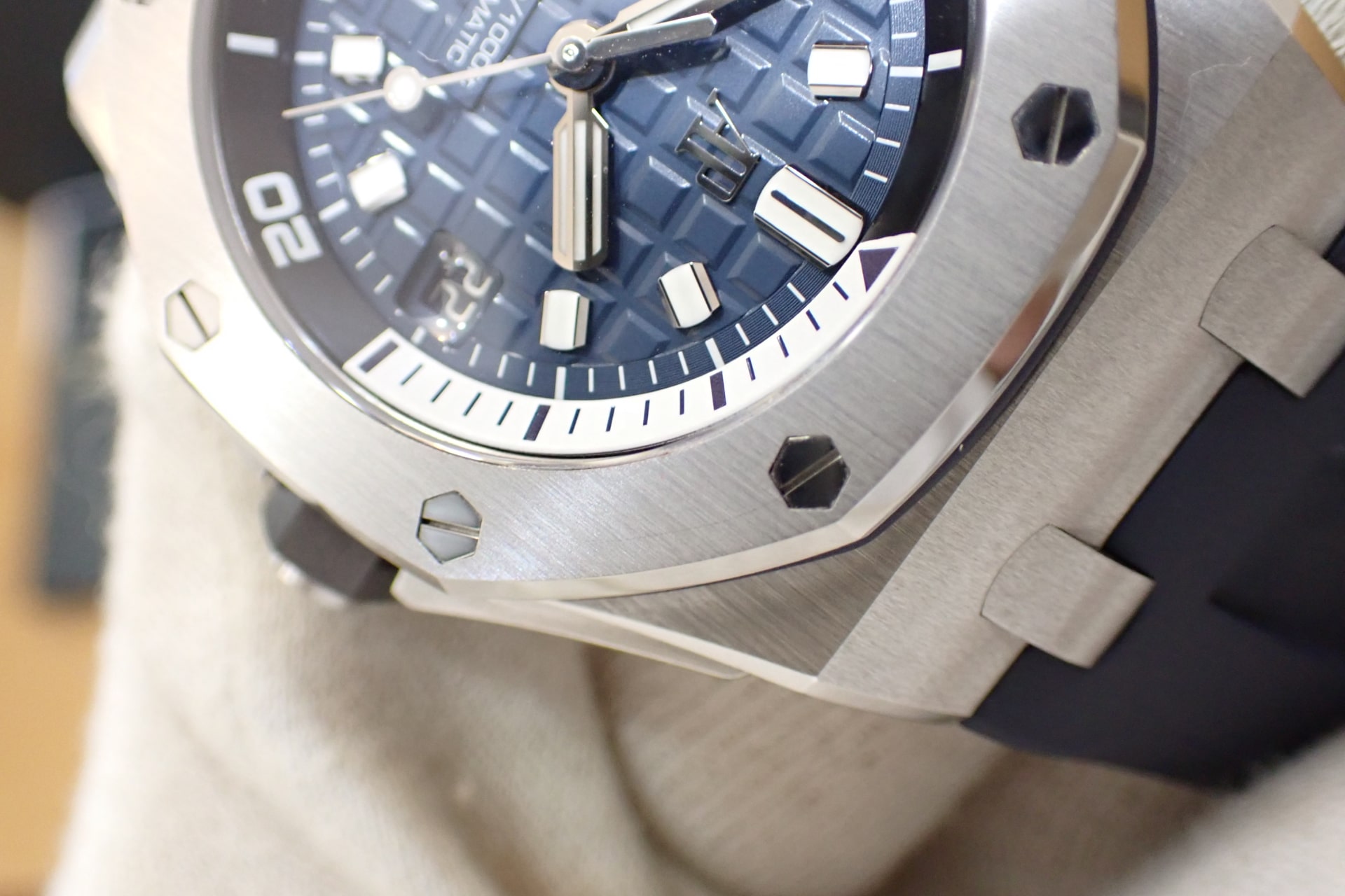 AUDEMARS PIGUET/オーデマピゲ ロイヤルオーク オフショア ダイバー　Ref.15720ST.OO.A027CA.01　ブルー文字盤