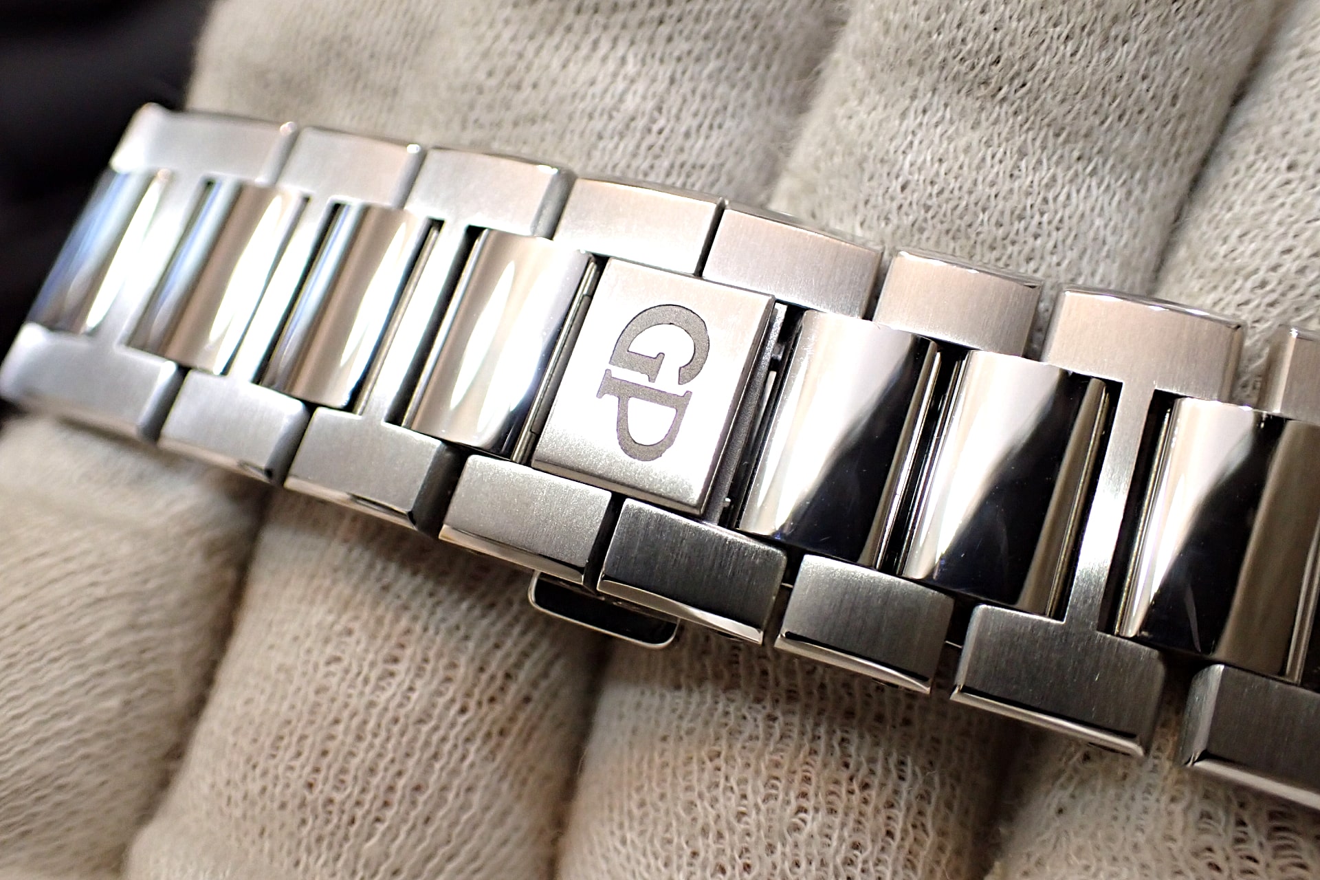 GIRARD PERREGAUX/ジラールペルゴ ロレアート 42mm クロノグラフ Ref.81020-11-431-BB4A ブルー文字盤