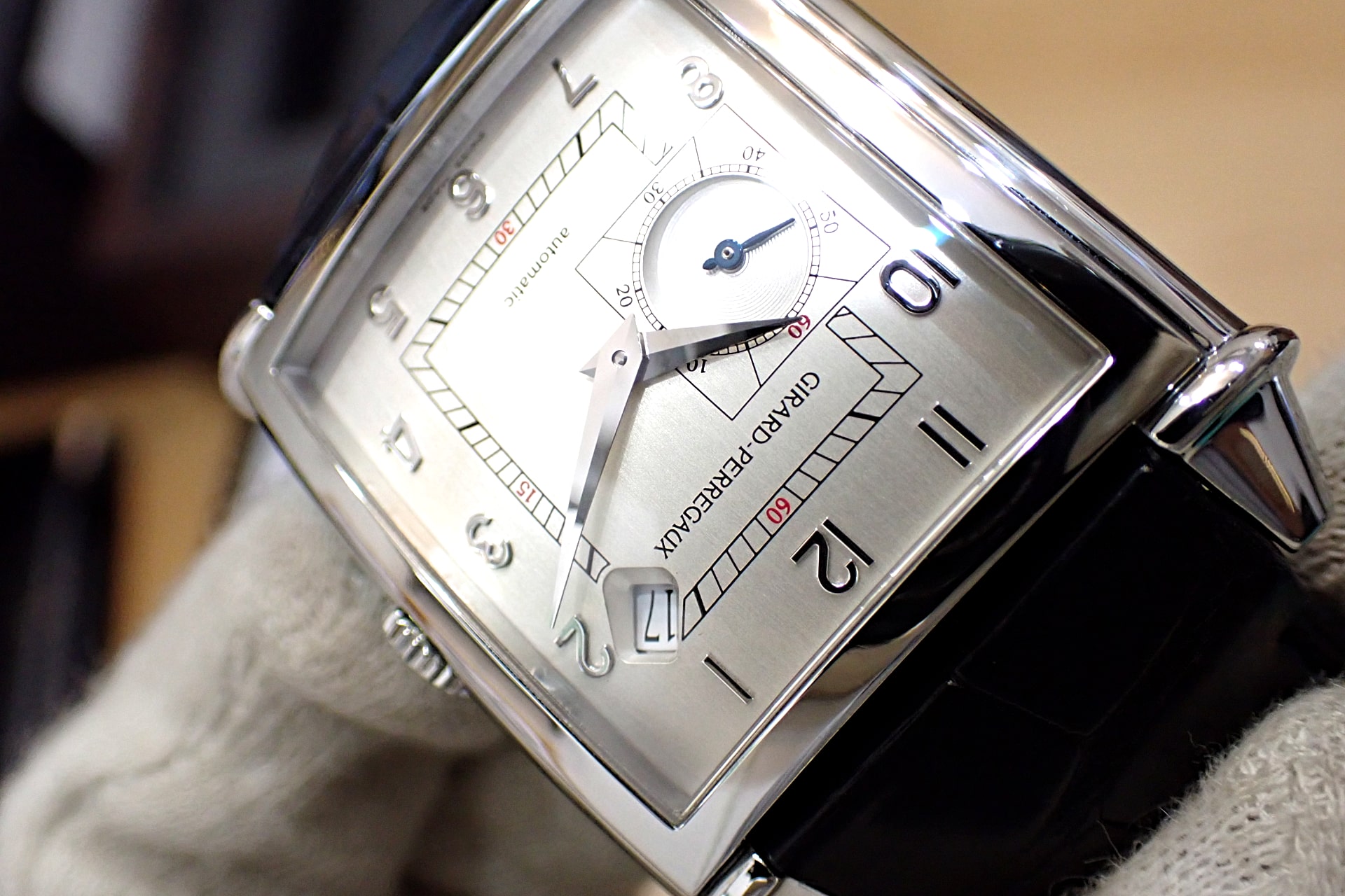 ジラールペルゴ/GIRARD PERREGAUX ヴィンテージ1945 Ref.25835-11-111-0