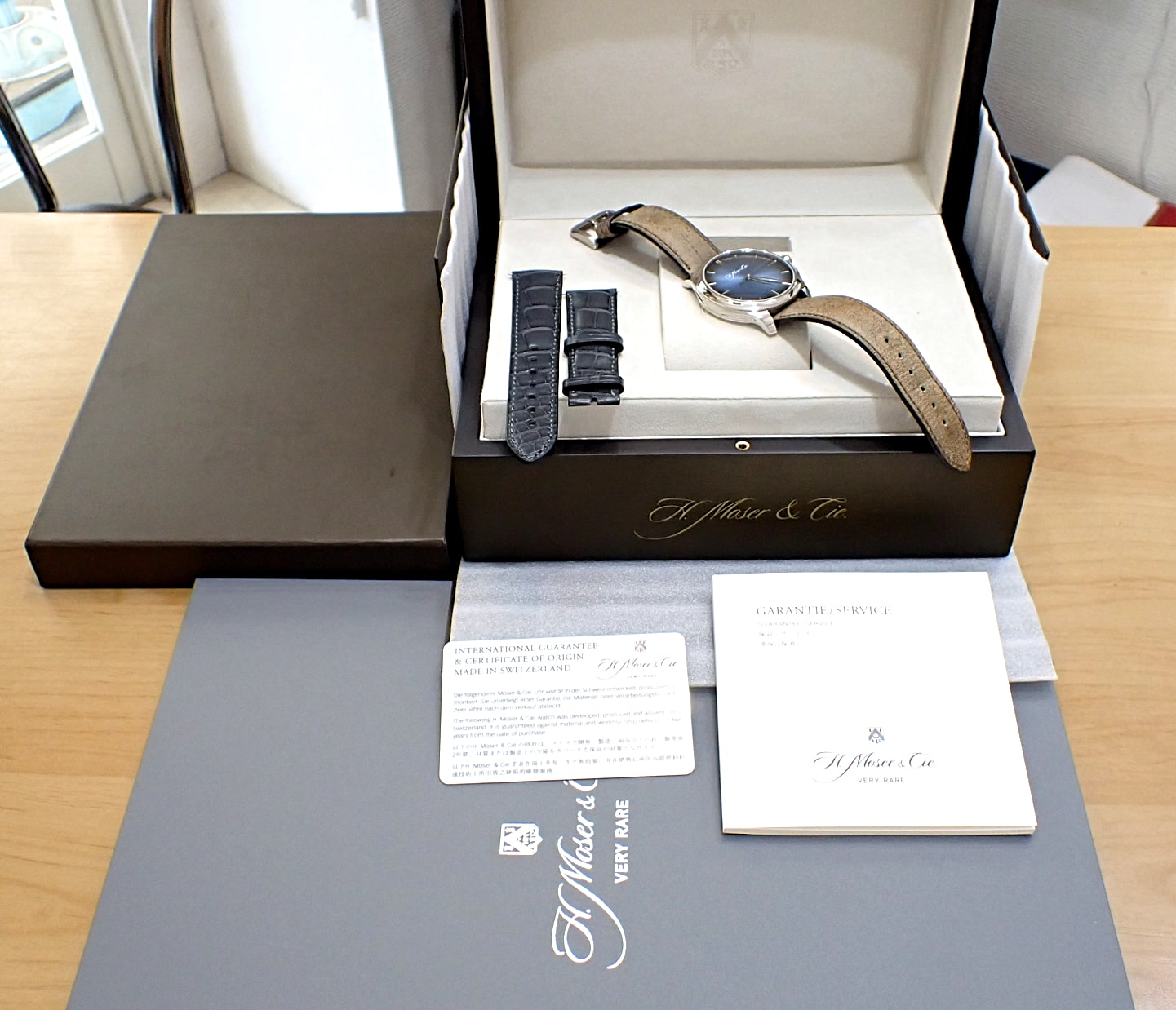 H.MOSER&CIE./H.モーザー エンデバー センターセコンド オートマティック 18KWG Ref.1200-0201 ファンキーブルー文字盤