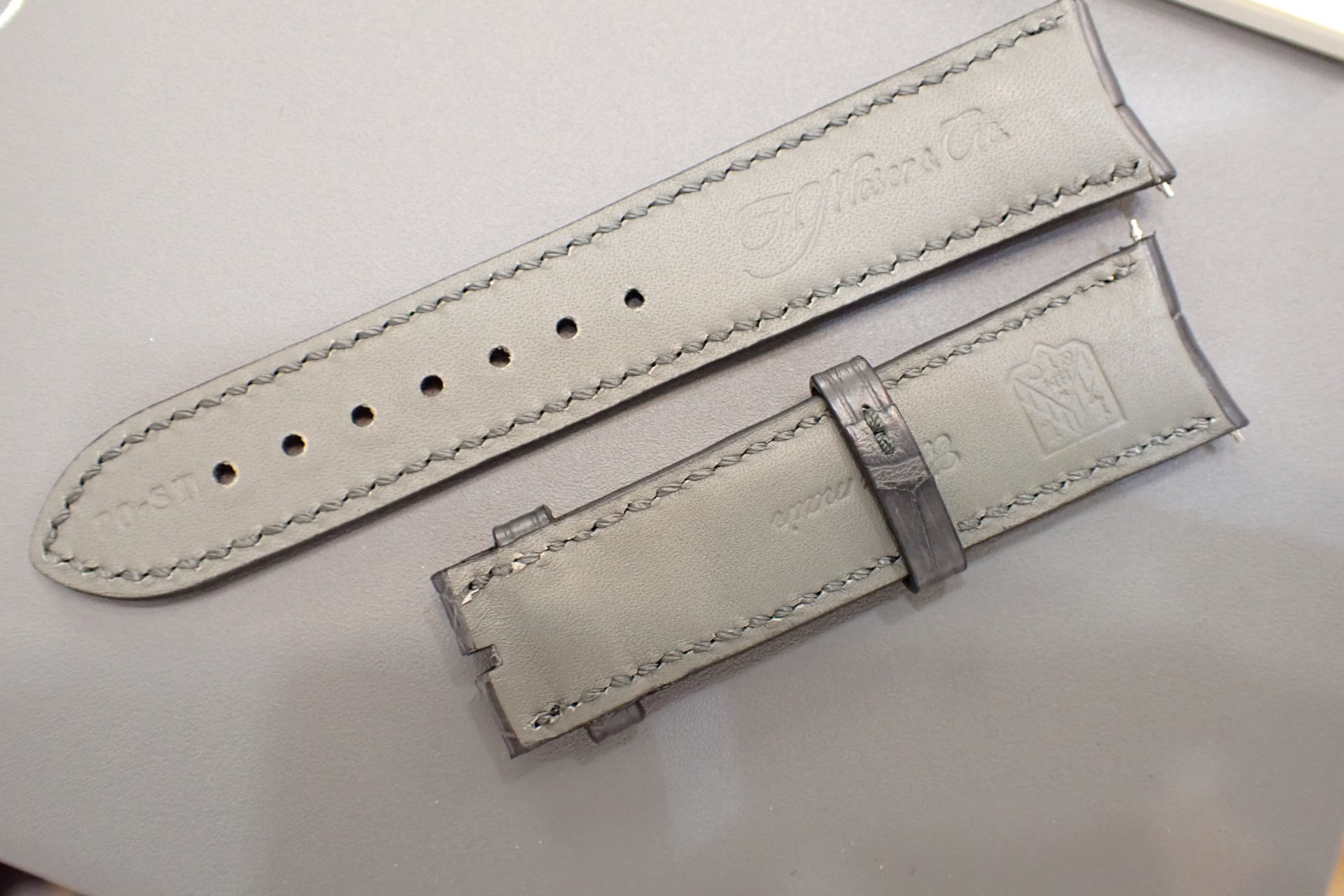 H.MOSER&CIE./H.モーザー エンデバー センターセコンド オートマティック 18KWG Ref.1200-0201 ファンキーブルー文字盤