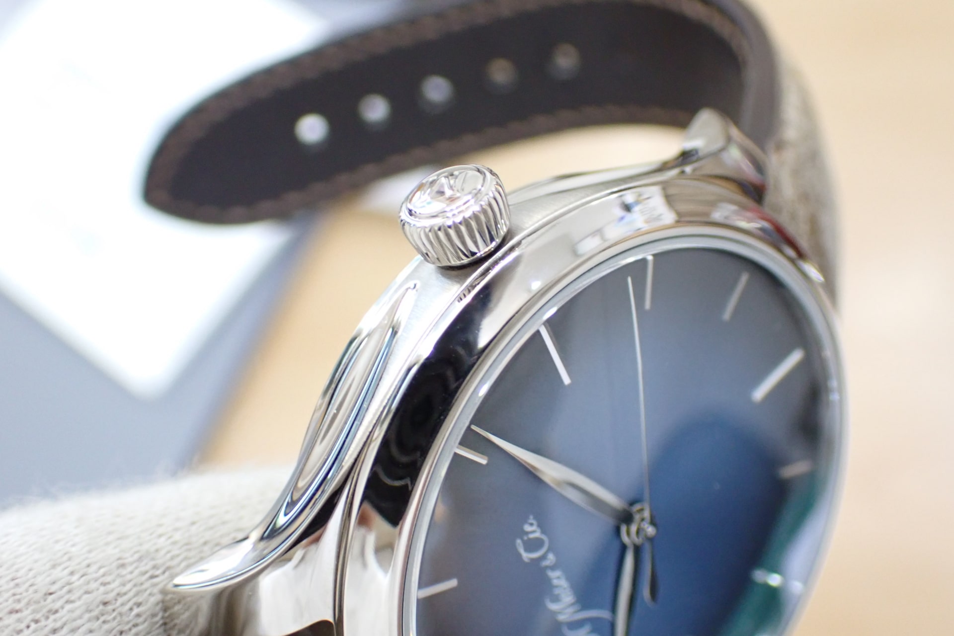 H.MOSER&CIE./H.モーザー エンデバー センターセコンド オートマティック 18KWG Ref.1200-0201 ファンキーブルー文字盤