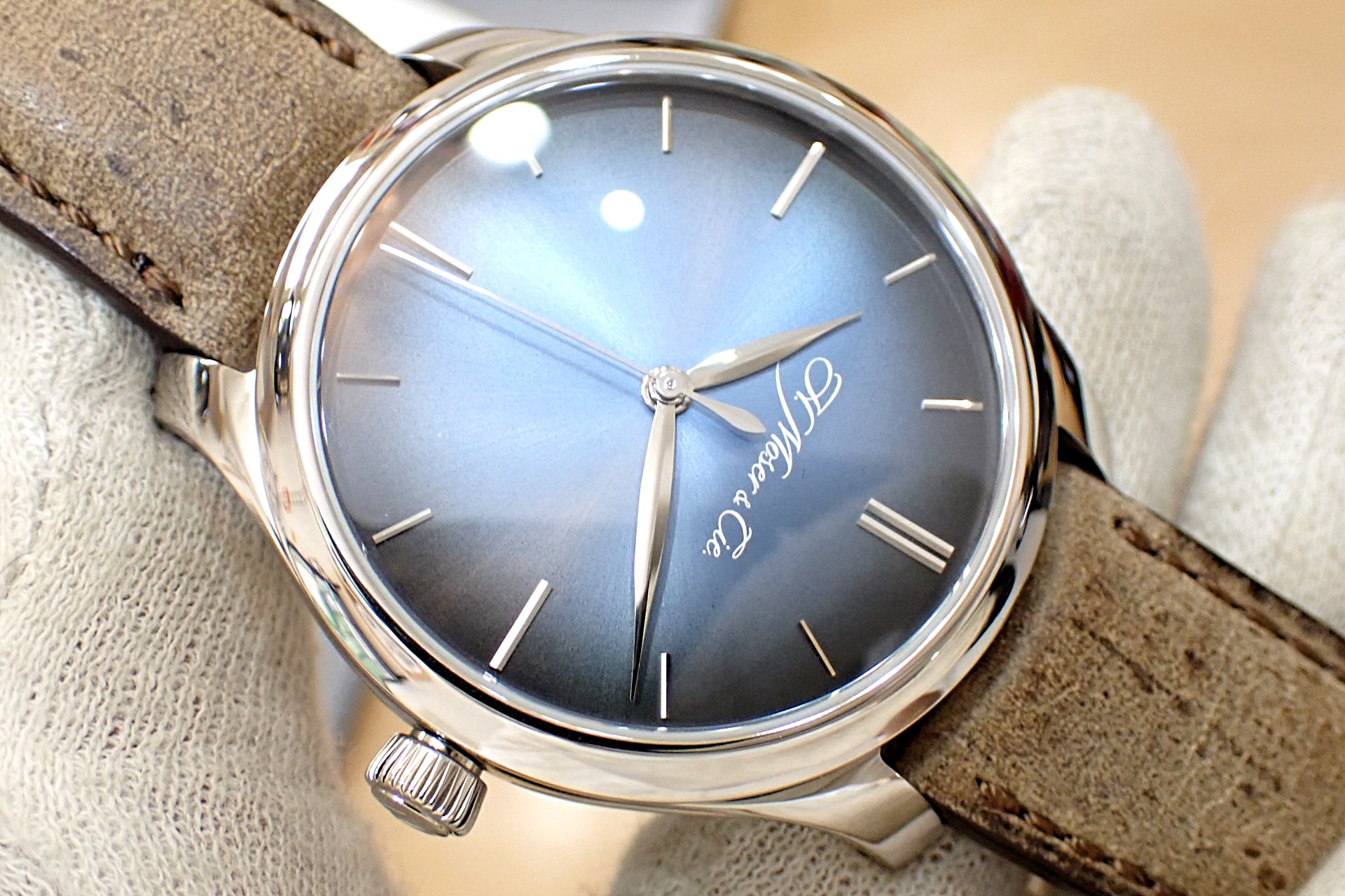 H.MOSER&CIE./H.モーザー エンデバー センターセコンド オートマティック 18KWG Ref.1200-0201 ファンキーブルー文字盤