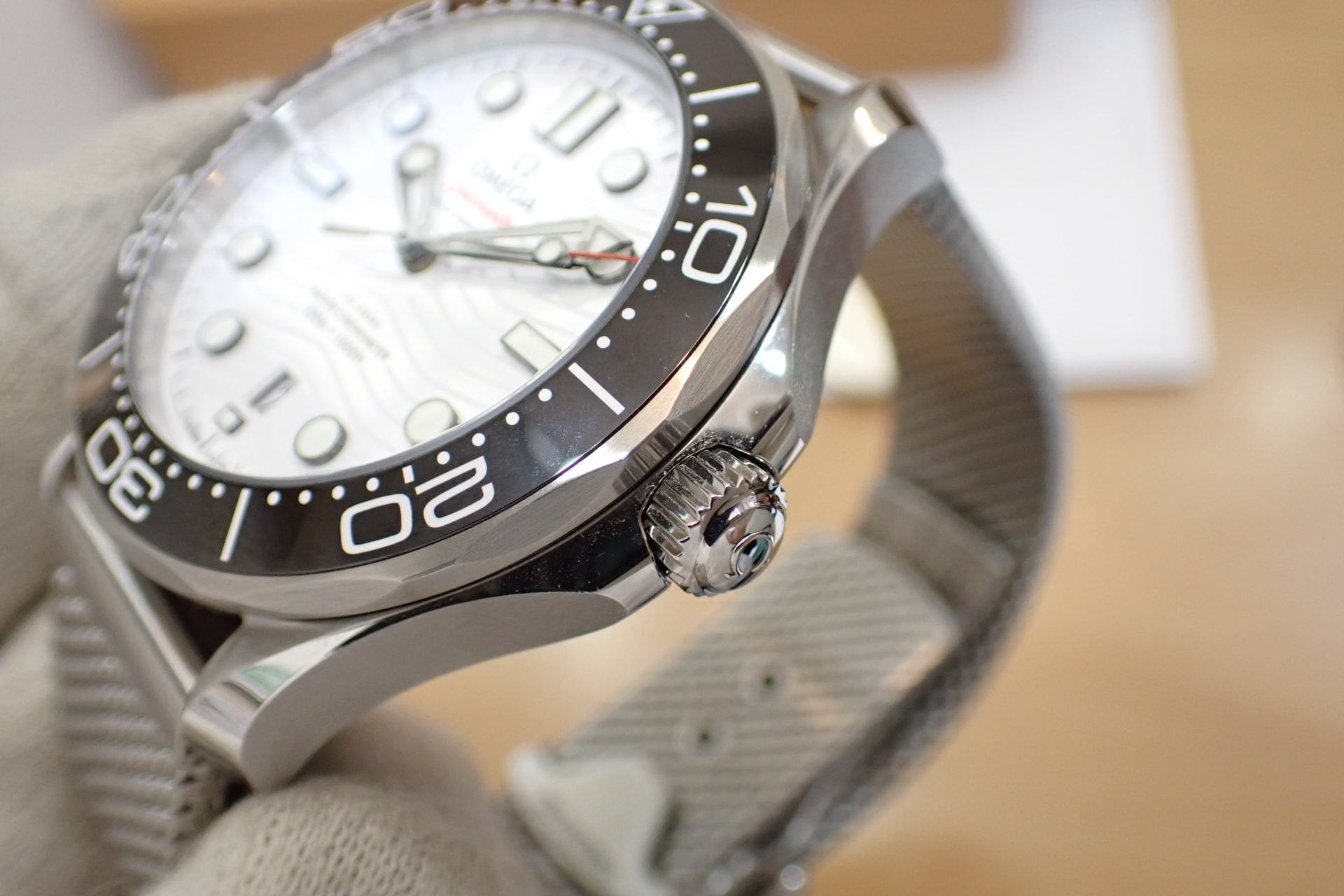 オメガ/OMEGA シーマスター ダイバー 300m コーアクシャル マスター クロノメーター 42mm Ref.210.32.42.20.04.001 純正メッシュブレスモデル