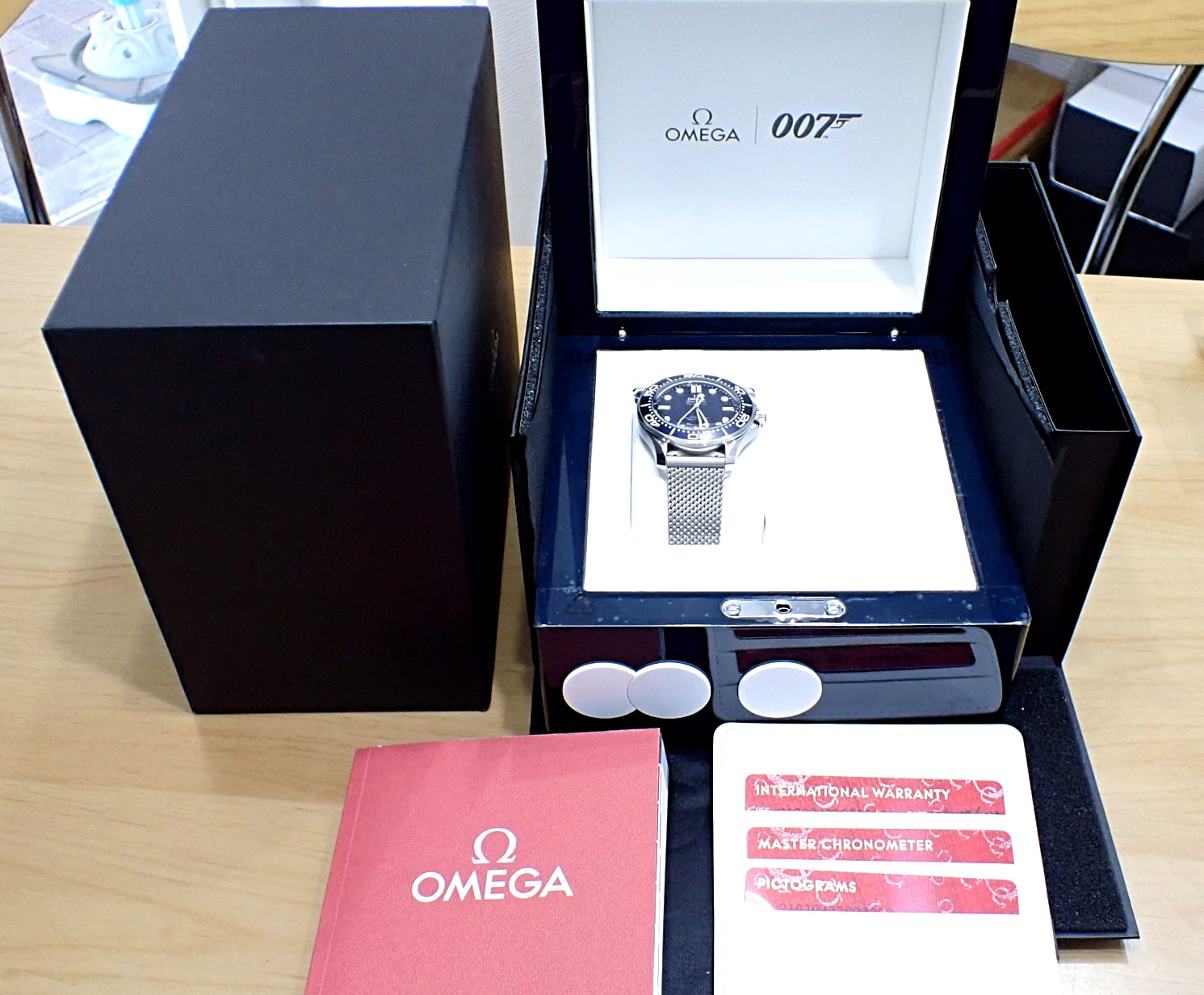 オメガ/OMEGA シーマスター ダイバー 300m コーアクシャル マスタークロノメーター 42mm ボンド映画60周年記念モデル Ref.210.30.42.20.03.002