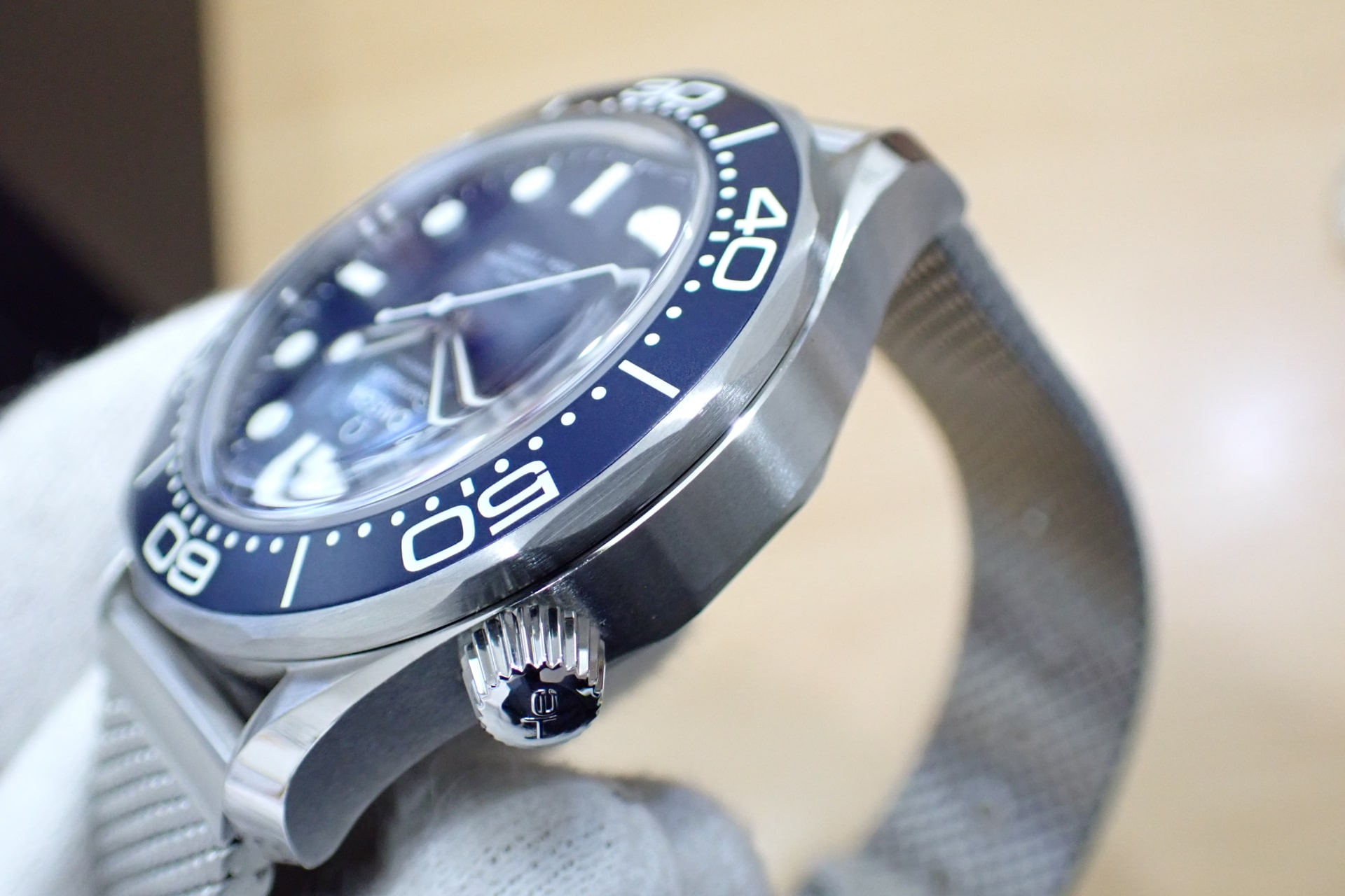 オメガ/OMEGA シーマスター ダイバー 300m コーアクシャル マスタークロノメーター 42mm ボンド映画60周年記念モデル Ref.210.30.42.20.03.002