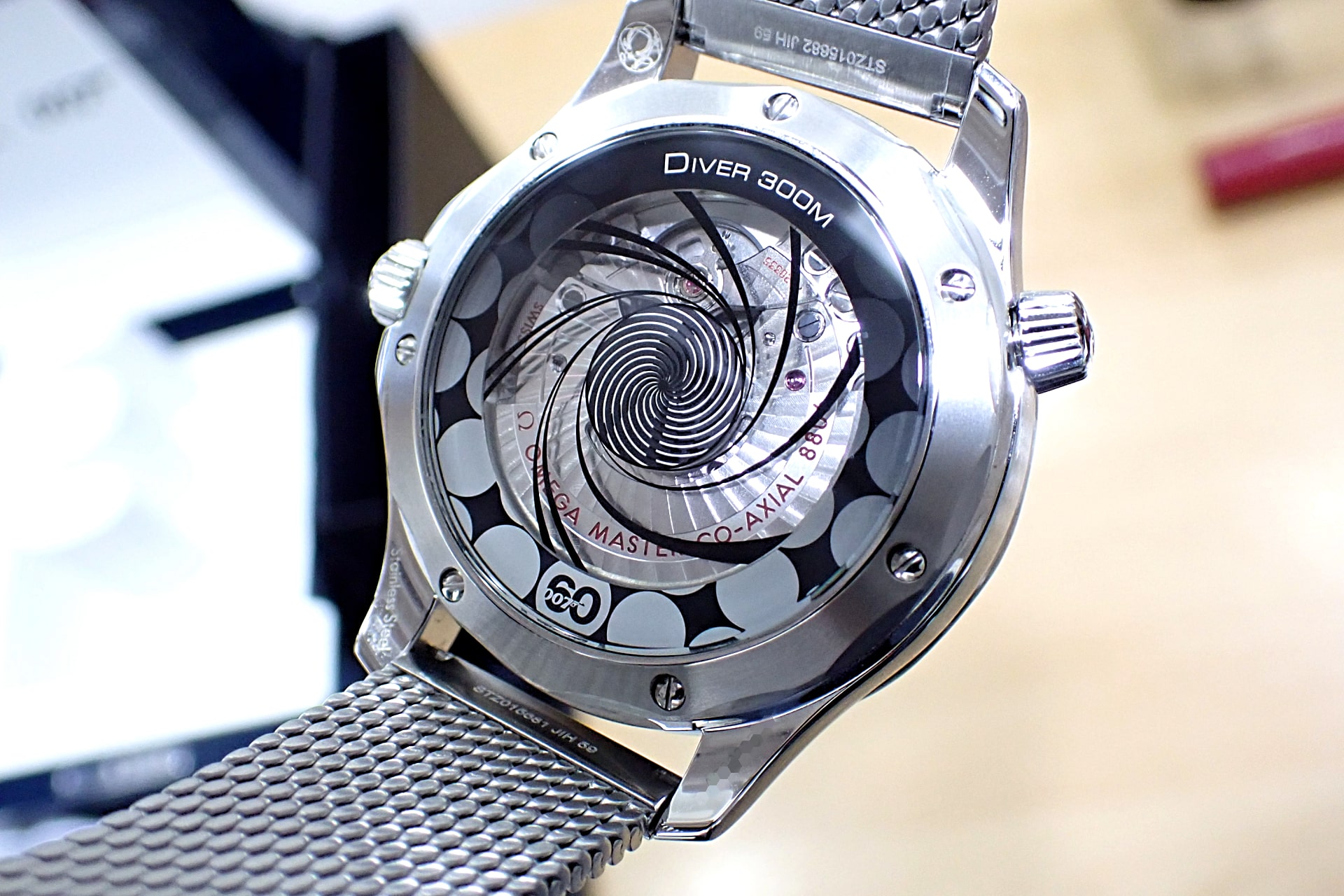 オメガ/OMEGA シーマスター ダイバー 300m コーアクシャル マスタークロノメーター 42mm ボンド映画60周年記念モデル Ref.210.30.42.20.03.002