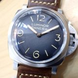 <span class="title">【期間限定12/31まで】中古品A【PANERAI】パネライ ルミノール トレ ジョルニ 手巻き 47mm Ref.PAM01628 超高年式 (2025年11月国内正規)</span>