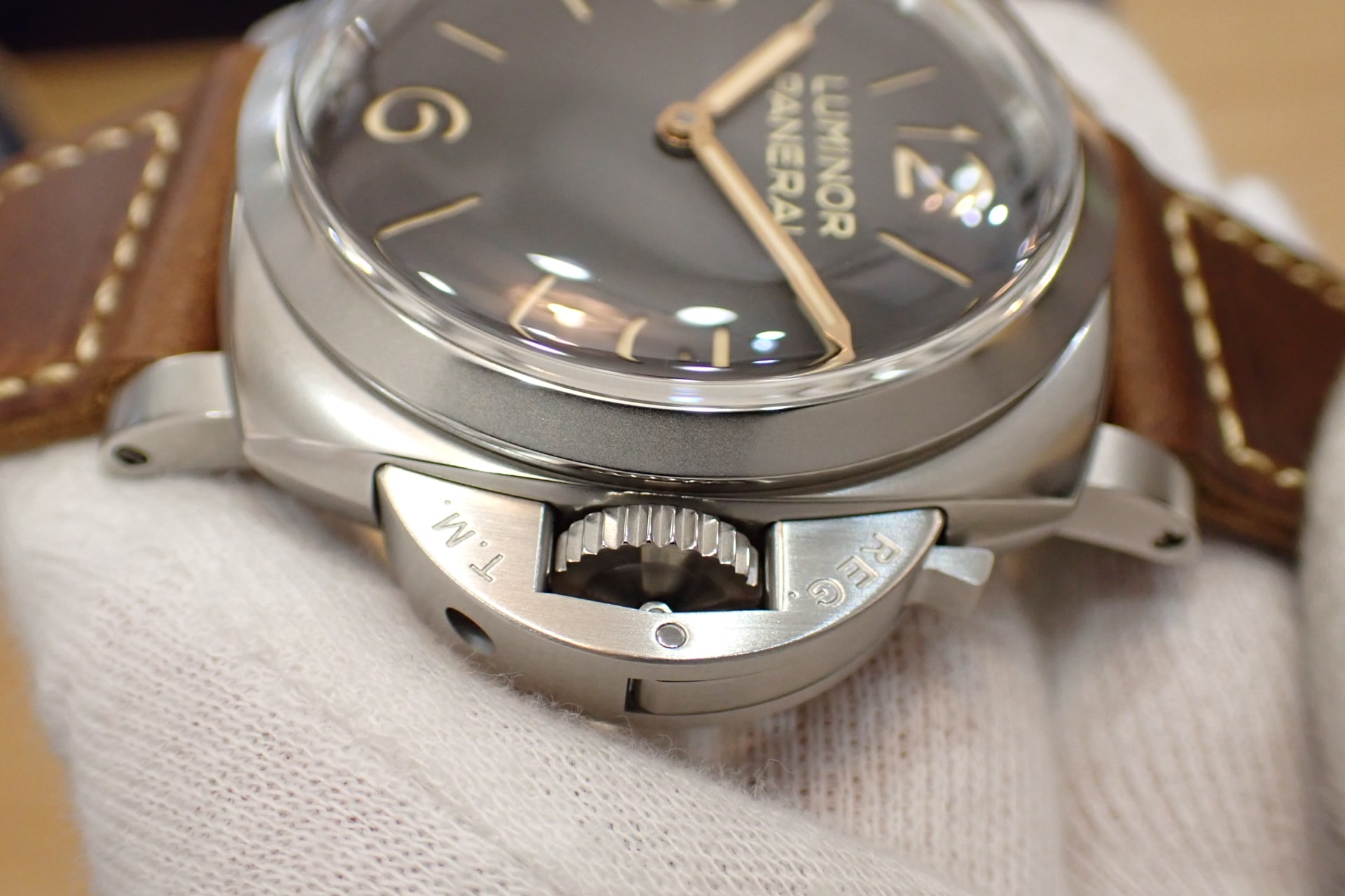 PANERAI/パネライルミノール トレ ジョルニ 手巻き 47mm Ref.PAM01628