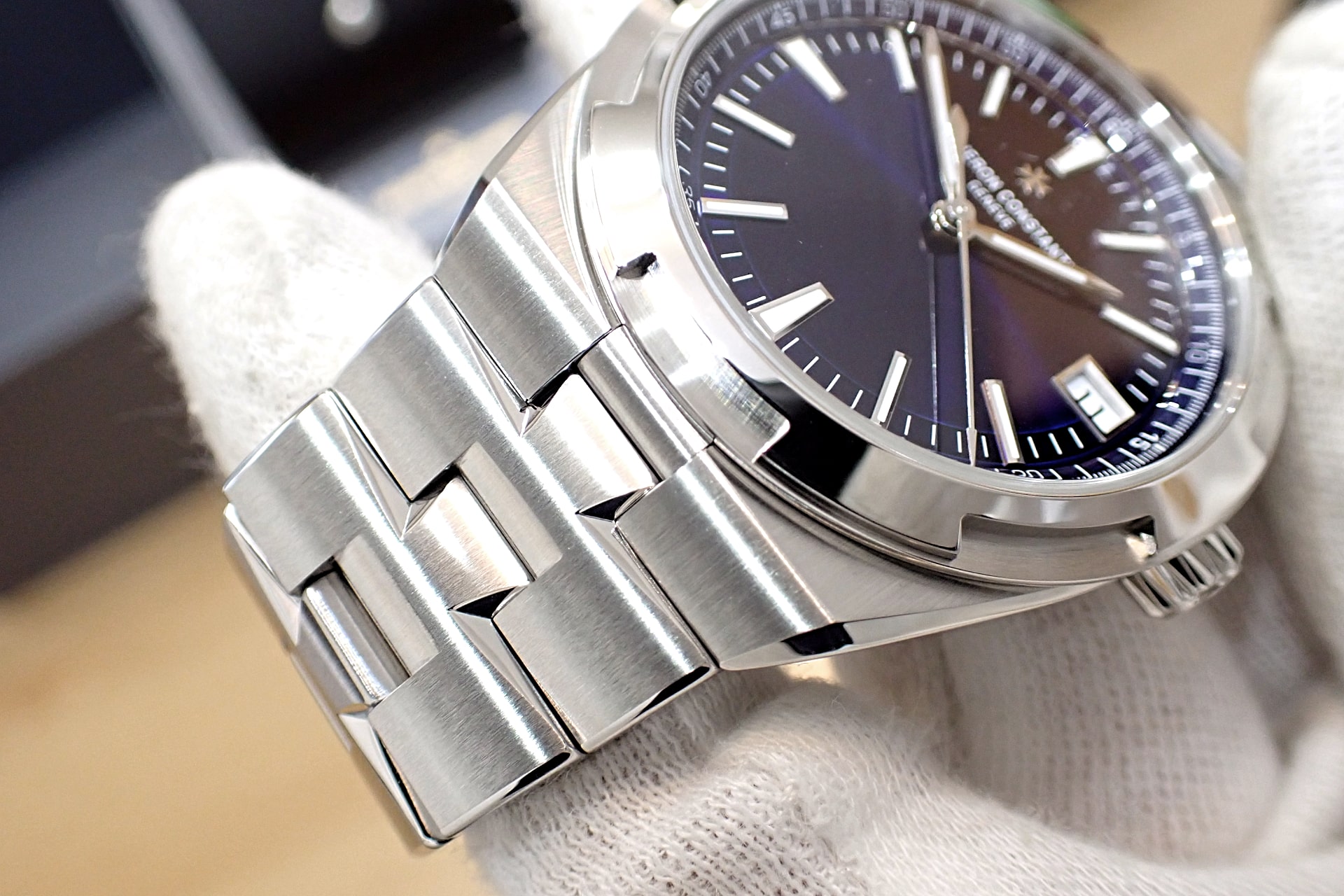 VACHERON CONSTANTIN/ヴァシュロン・コンスタンタン オーヴァーシーズ 現行モデル/ブルー文字盤 Ref.4520V/210A-B128