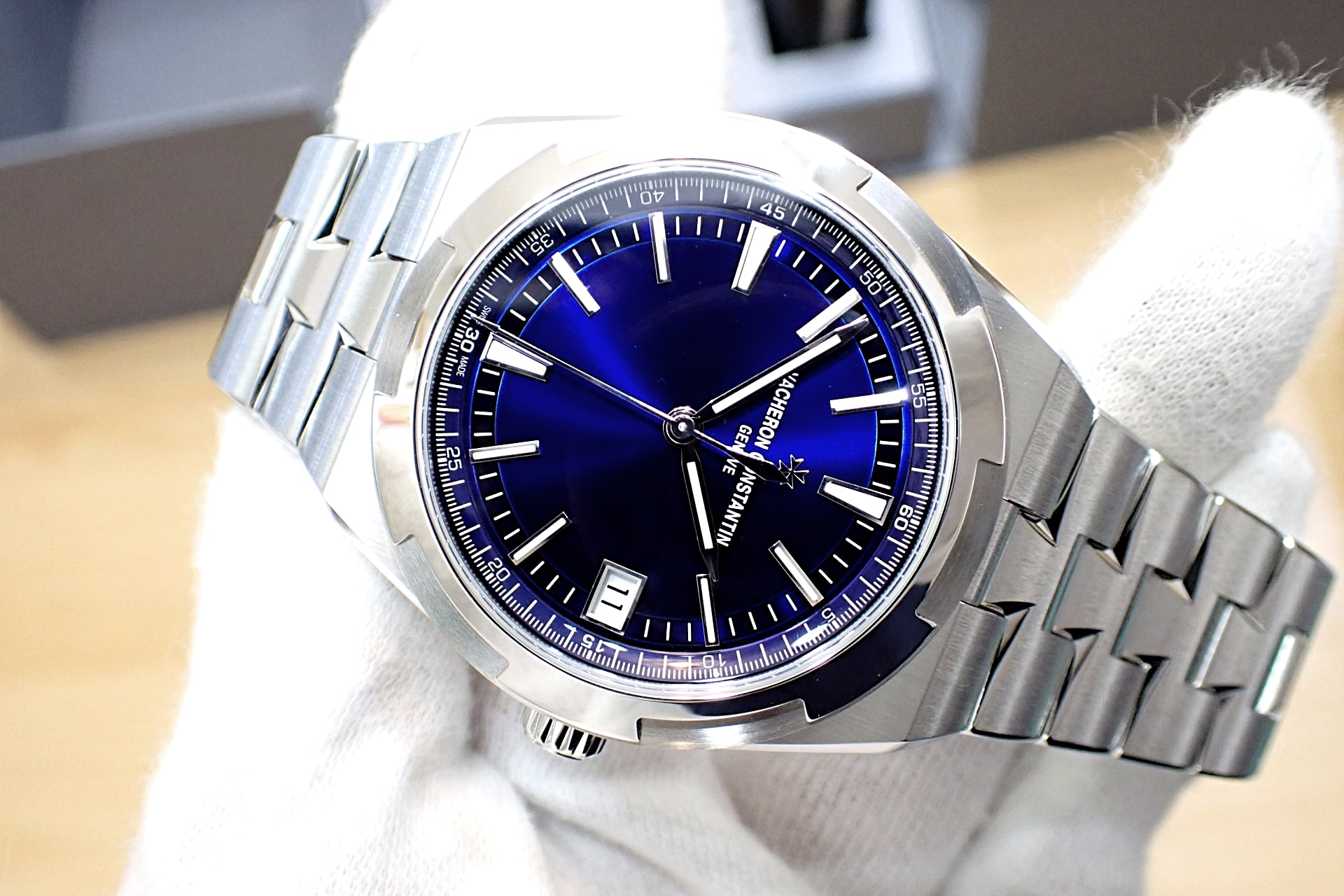 VACHERON CONSTANTIN/ヴァシュロン・コンスタンタン オーヴァーシーズ 現行モデル/ブルー文字盤 Ref.4520V/210A-B128