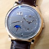 <span class="title">中古品A【A.LANGE＆SOHNE】ランゲ＆ゾーネ  ランゲ1　パーペチュアルカレンダー 18KPG Ref.345.033E　2025年11月正規メンテナンス済み（2023年4月国内正規）</span>