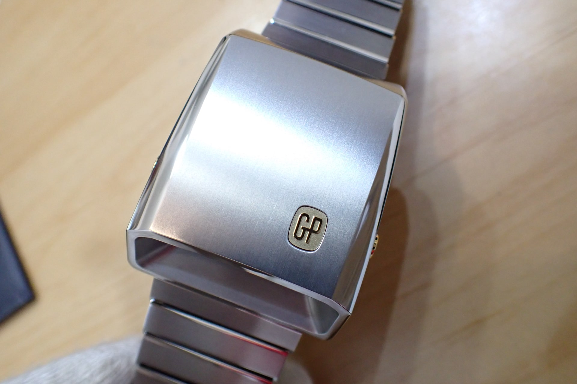 GIRARD PERREGAUX/ジラールペルゴ キャスケット Ref.39800-21-3199-6CM 世界限定820本 チタン製