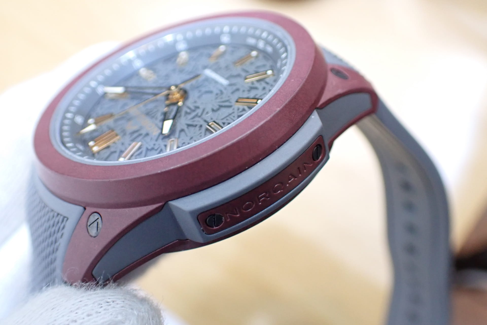 ノルケイン/NORQAIN Ref.NNQ3000QUG1LA/G001/3W1GR.20RQ ワイルド ワン 世界限定200本