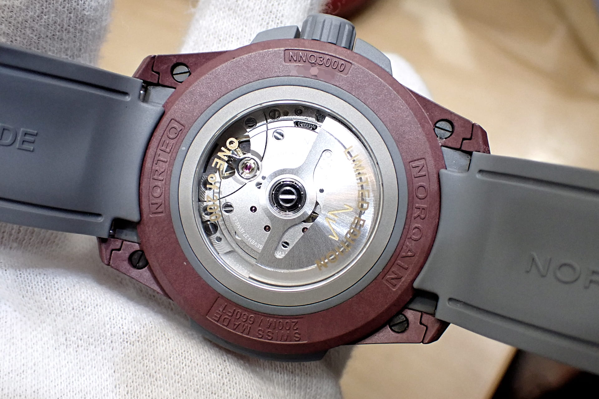 ノルケイン/NORQAIN Ref.NNQ3000QUG1LA/G001/3W1GR.20RQ ワイルド ワン 世界限定200本