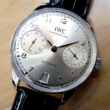 <span class="title">中古品AA【IWC】ポルトギーゼ オートマティック 7デイズ Ref.IW501705　新作/デューン文字盤  純正ストラップ合計2本付き  8年間延長保証済み (2025年12月国内正規)</span>