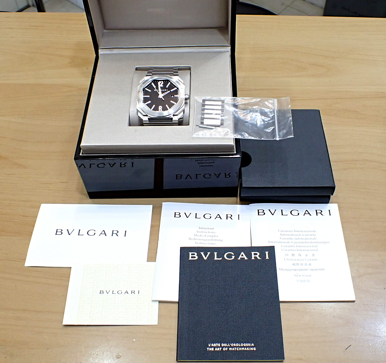 BVLGARI/ブルガリ オクト ローマ Ref.102704(OC41BSSD) 黒文字盤