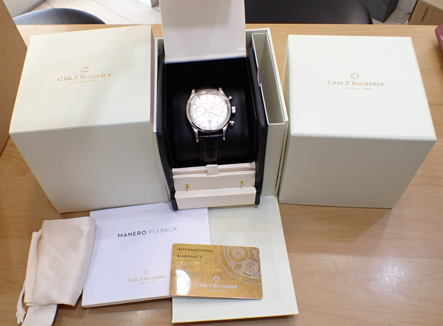 CARL F. BUCHERER/カールF.ブヘラ　マネロ　フライバック クロノグラフ Ref.00.10919.08.13.01