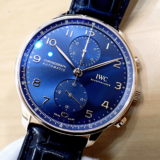 <span class="title">中古品A【IWC】ポルトギーゼ クロノグラフ ブティックエディション Ref.IW371614 ブルー文字盤K18RG製 サントーニ社製ストラップ合計3本付き　ノンポリッシュ(2025年2月国内正規)</span>