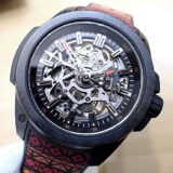 <span class="title">中古品A【NORQAIN】ノルケイン インディペンデンス ワイルドワン スケルトン ハクナミパカ 新作 Ref.N3000.07Q17.B24.R01 世界限定200本 　純正ストラップ合計2本付き (2025年9月国内正規)</span>