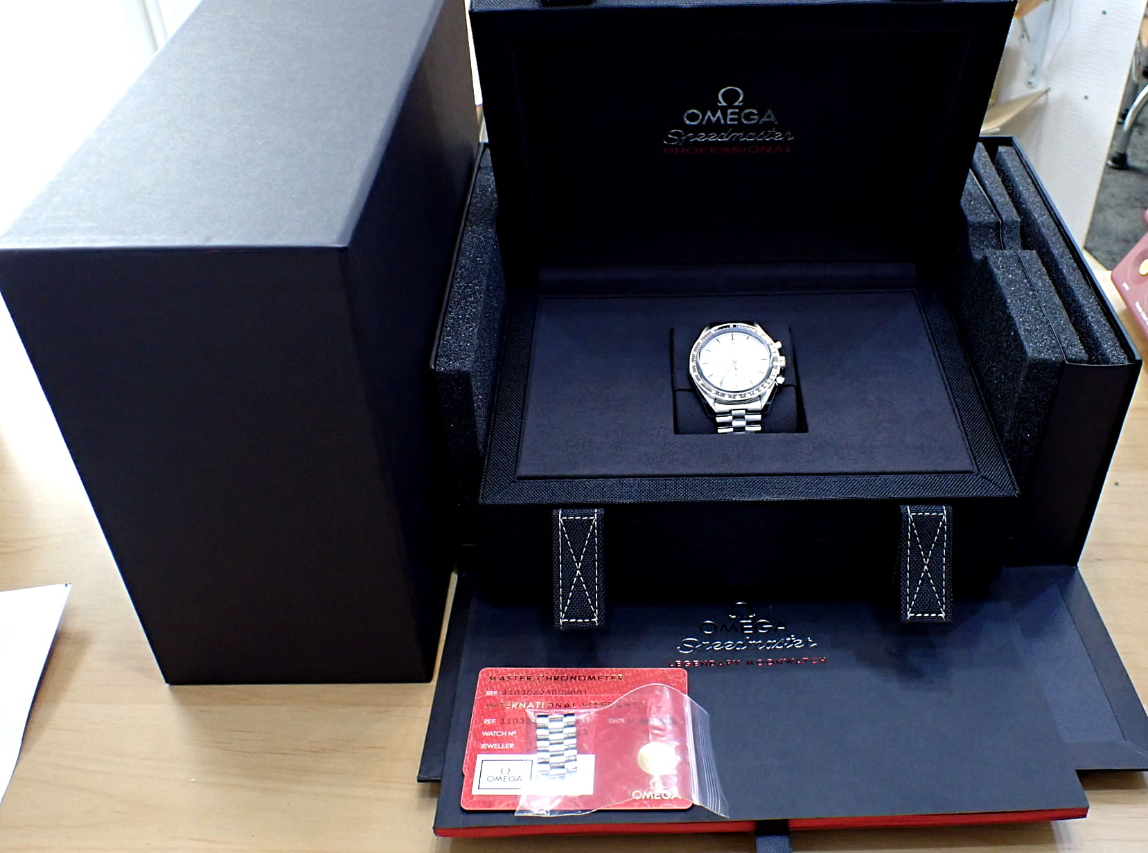 OMEGA/オメガ スピードマスター ムーンウォッチ プロフェッショナル コーアクシャル マスタークロノメーター Ref.310.30.42.50.04.001 白文字盤