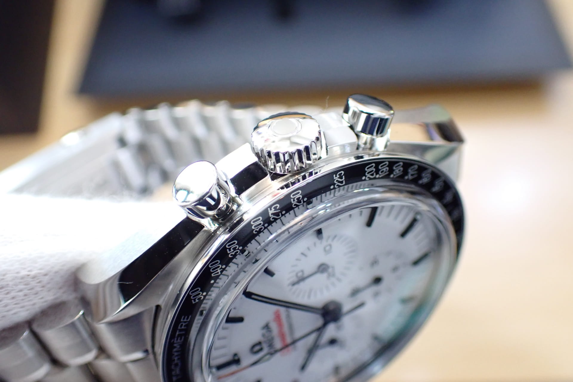 OMEGA/オメガ スピードマスター ムーンウォッチ プロフェッショナル コーアクシャル マスタークロノメーター Ref.310.30.42.50.04.001 白文字盤